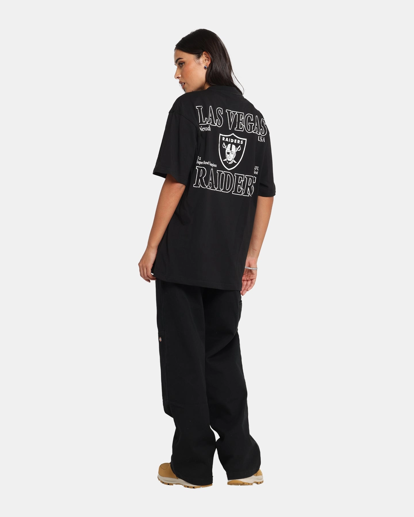 Majestic Athletic Las Vegas Raiders Cassell Wordmark T-Shirt Black Flattering Shape Day-to-Night Look