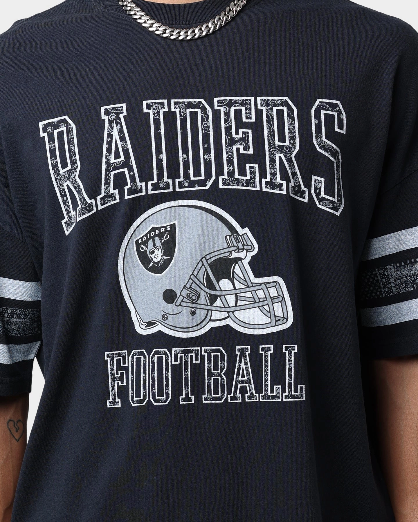 Relaxed Fit Majestic Athletic Las Vegas Raiders Stripe Vintage T-Shirt Faded Black