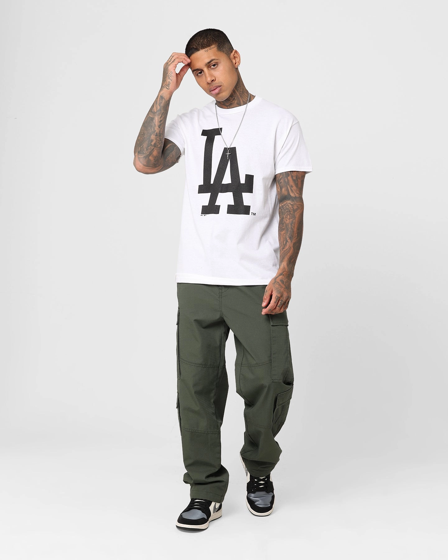 Pre Shrunk Cotton Relaxed Fit Design Majestic Athletic Los Angeles Dodgers Prism T-Shirt Vintage White
