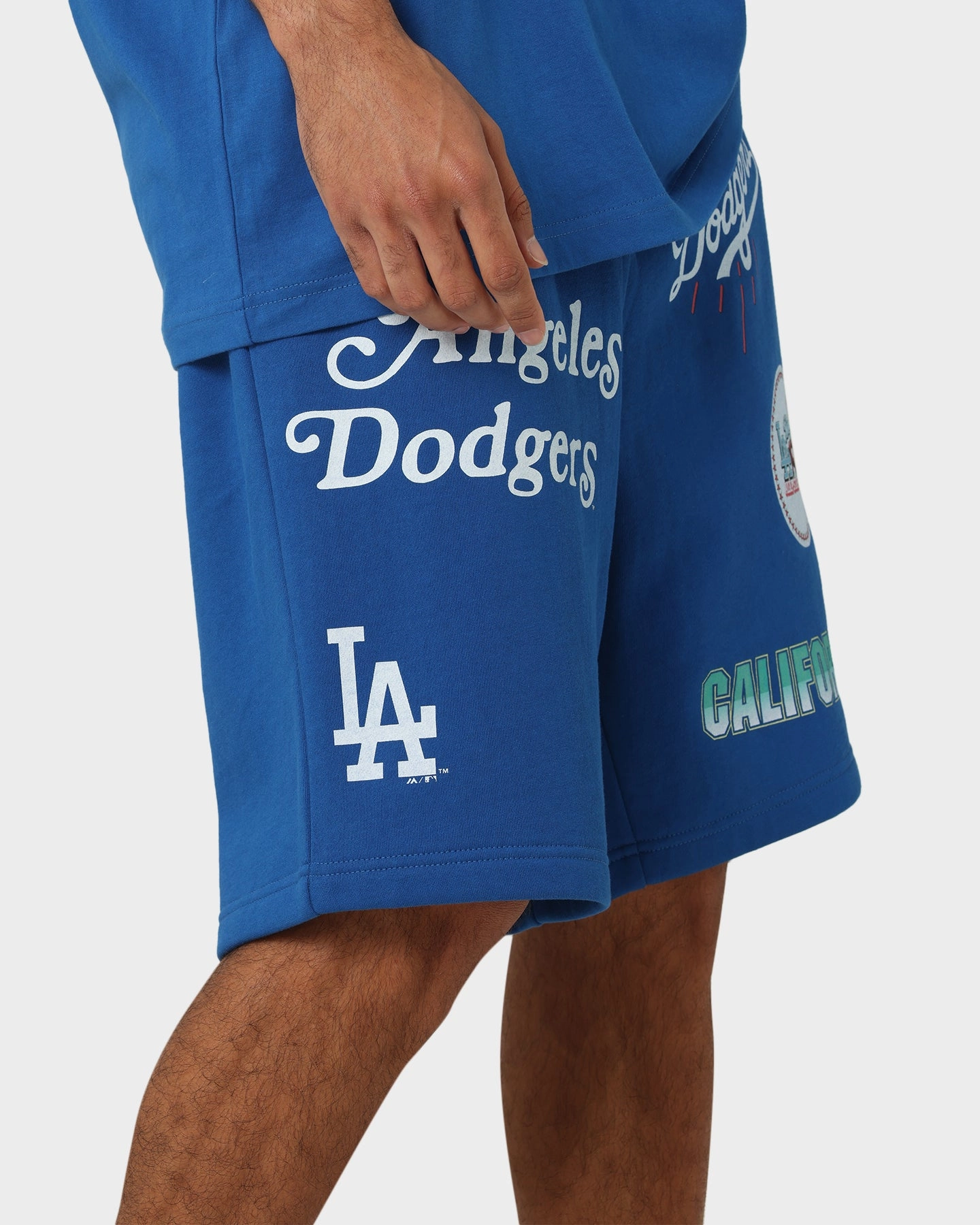 Cargo Pockets Versatile Styling Majestic Athletic Los Angeles Dodgers Puff Print Patch Fleece Shorts Royal
