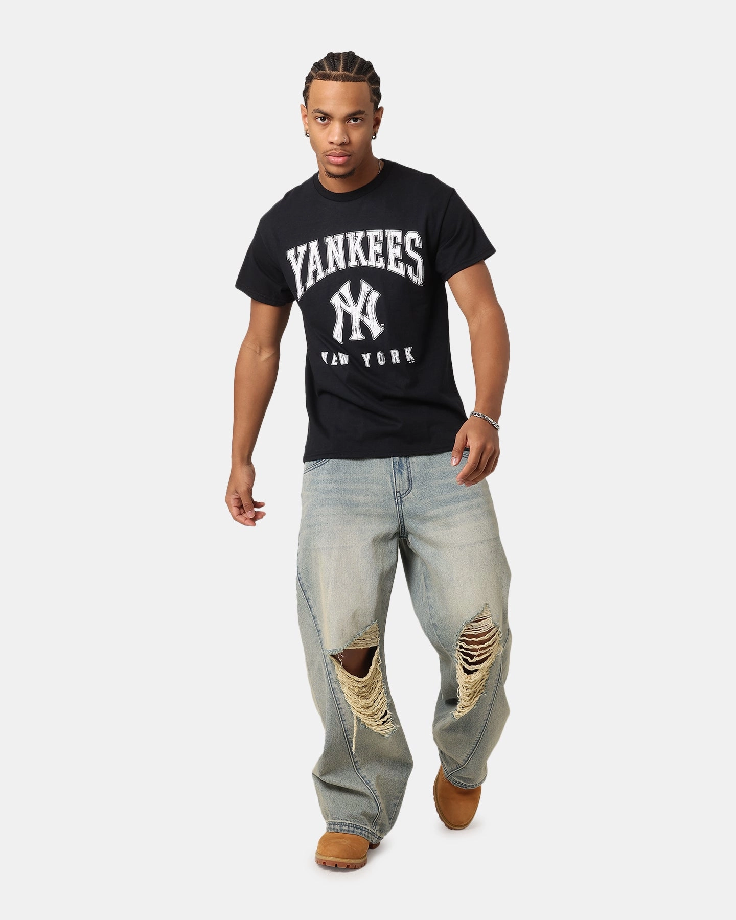 Majestic Athletic New York Yankees Blecker Team Arch T-Shirt Black Relaxed Smart Airflow Ventilation System