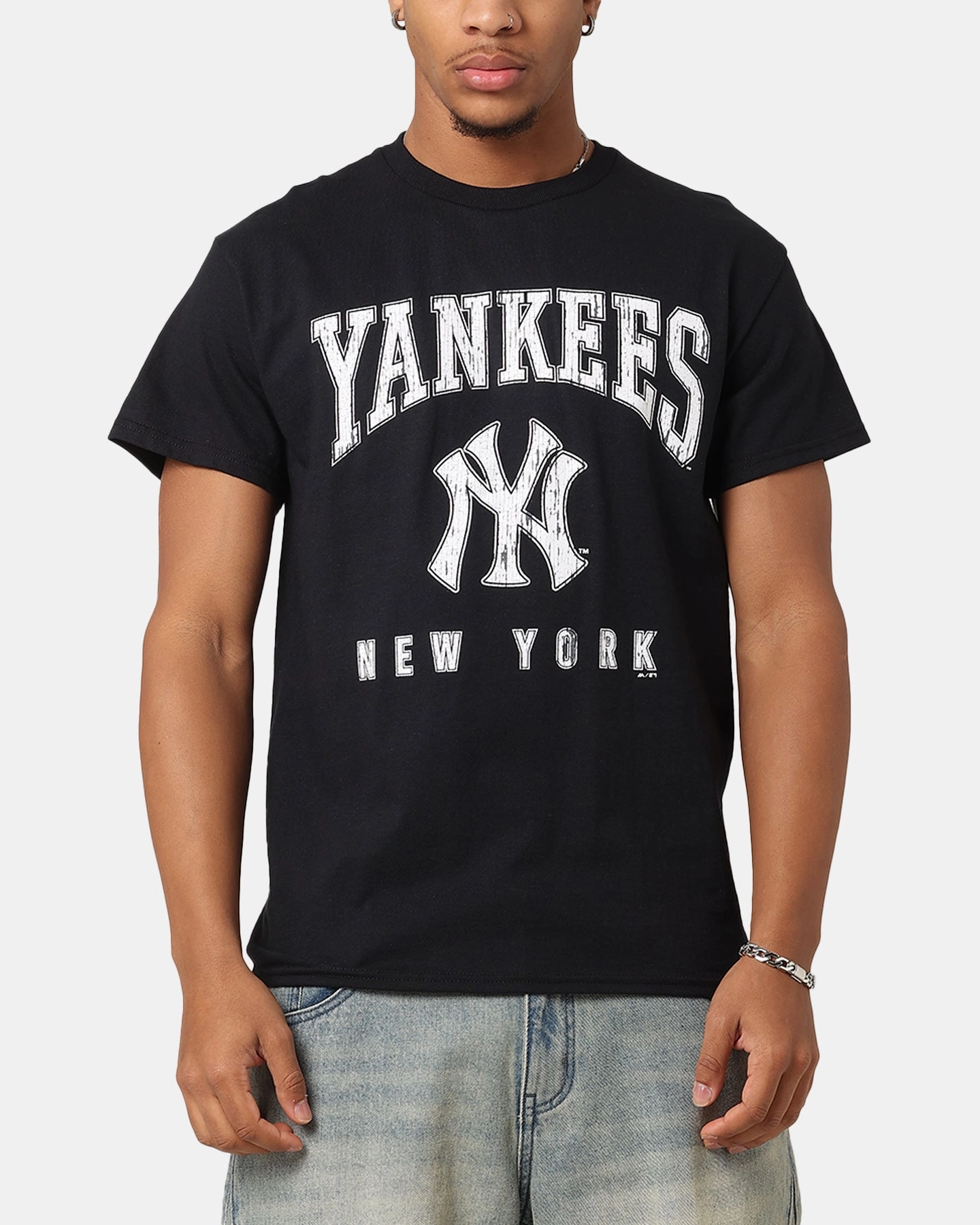 Simple Yet Cozy Timeless Comfort Majestic Athletic New York Yankees Blecker Team Arch T-Shirt Black