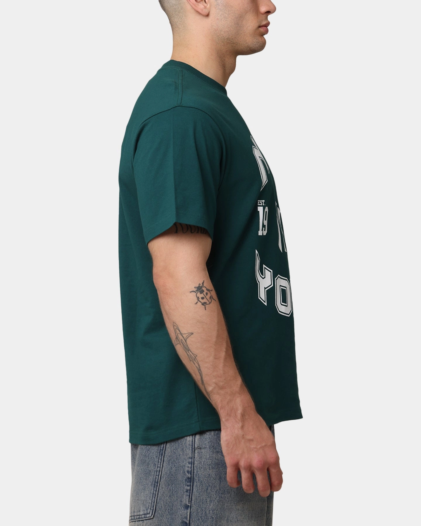 MinimalistDesign Relaxed Fit Majestic Athletic New York Yankees Doyers Crest T-Shirt Forest