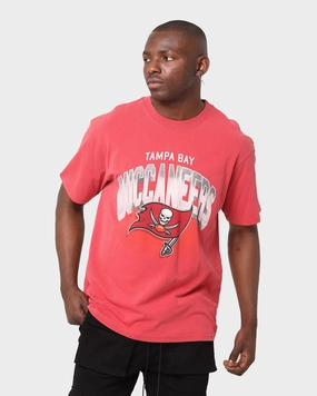 Majestic Athletic Tampa Bay Buccaneers NFL Gradient Arch Vintage T-Shirt Dark Red Striped Pattern
