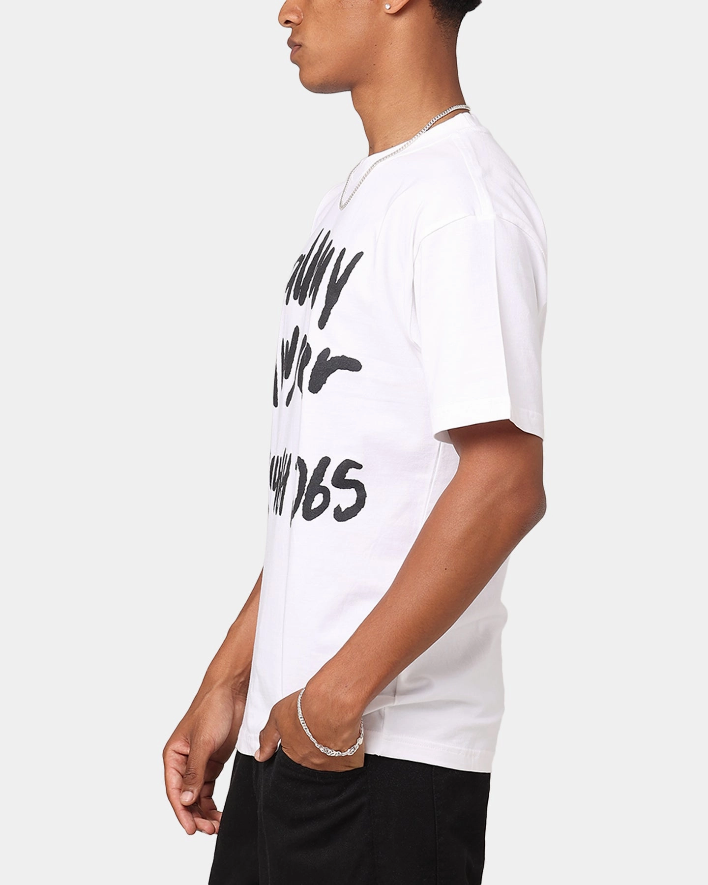 Market Scrawl My Layer T-Shirt White Chic Comfort Wear