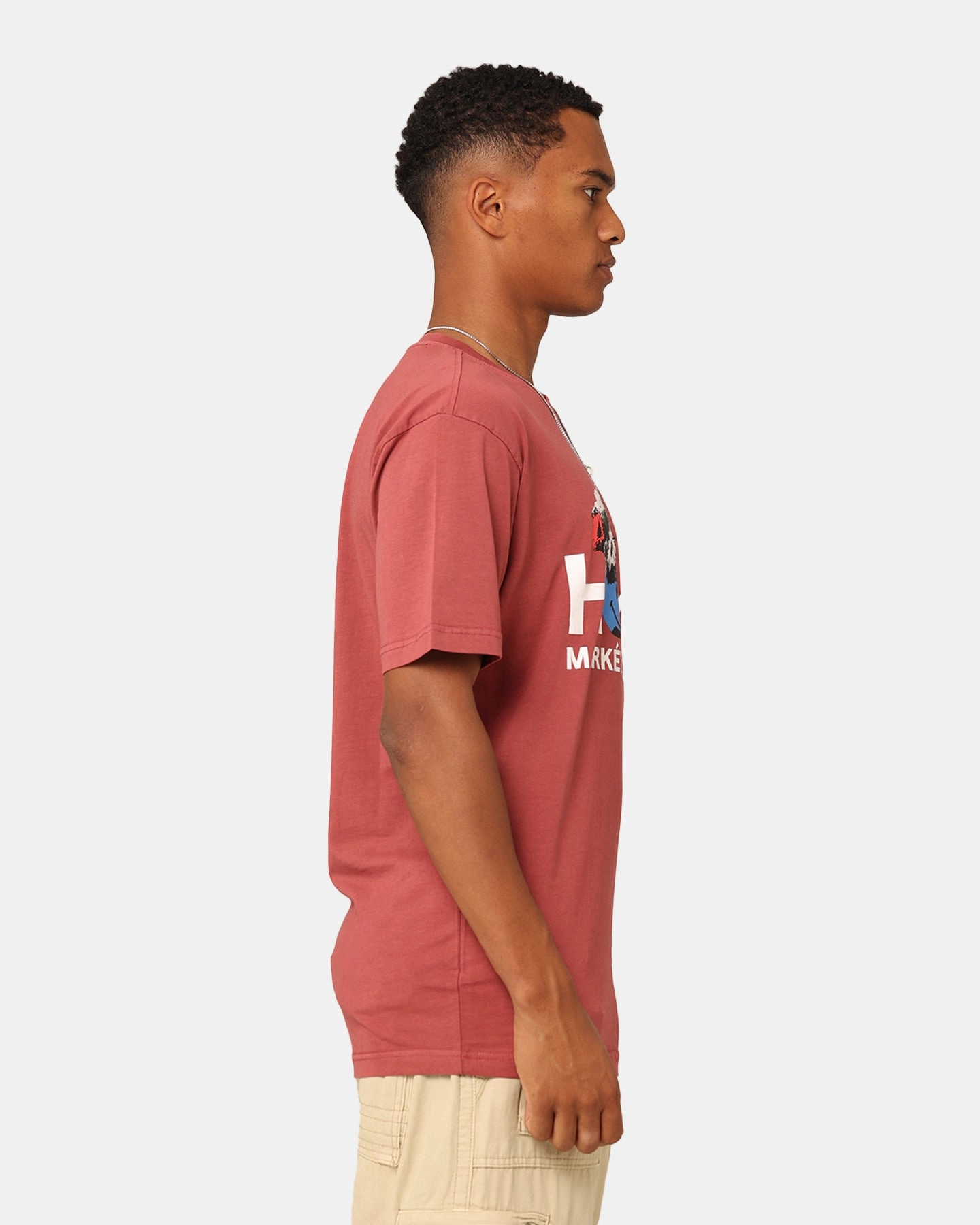 Market Smiley Market De L'Homme T-Shirt Berry perfect for all-day wear