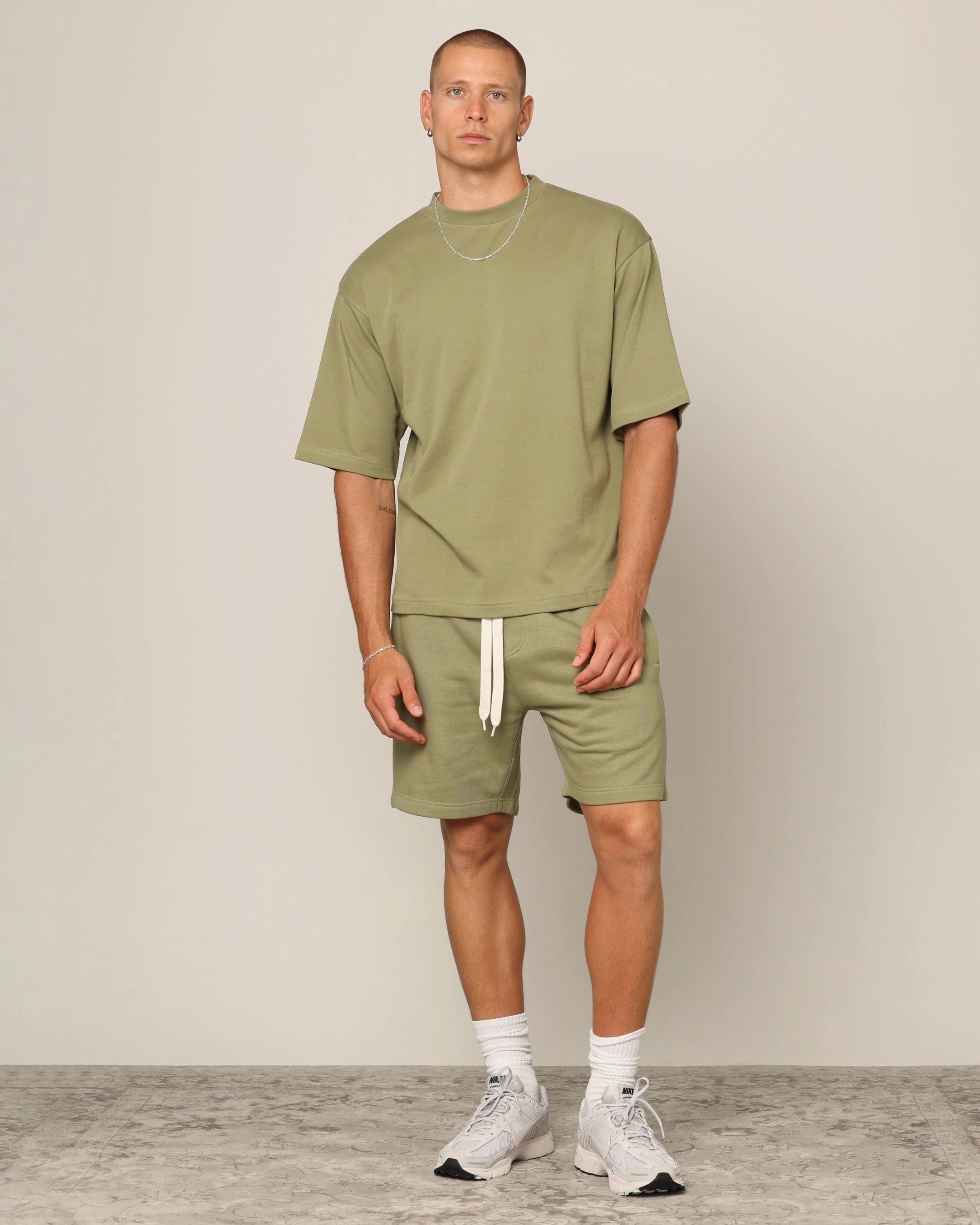 Soft Texture prom night Carr?? Blanc Classic Sweat Shorts Military