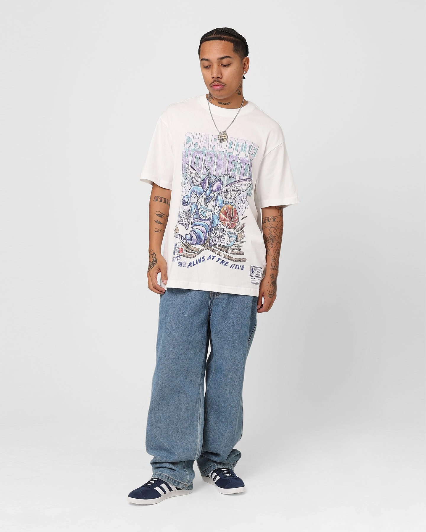 Mitchell & Ness Charlotte Hornets Alive In The Hive T-Shirt Vintage White Perfect Layering