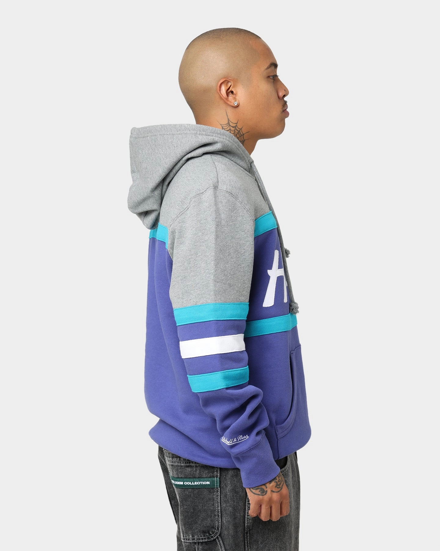 Hidden Zipper Closure Mitchell & Ness Charlotte Hornets Head Coach Hoodie Royal