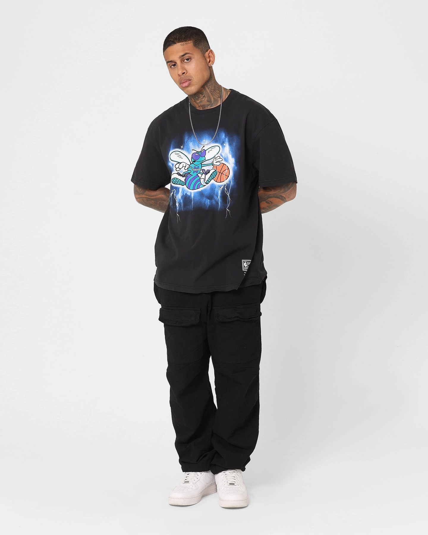 Comfort Apparel Mitchell & Ness Charlotte Hornets Logo Lightning T-Shirt Black