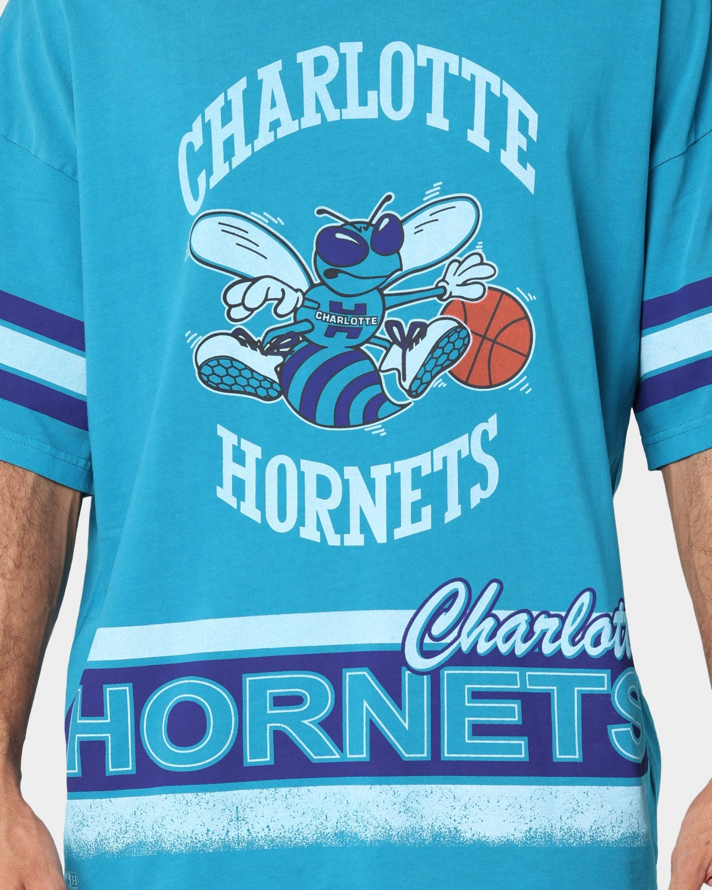 Urban Look Mitchell & Ness Charlotte Hornets Vintage Conference T-Shirt Faded Teal