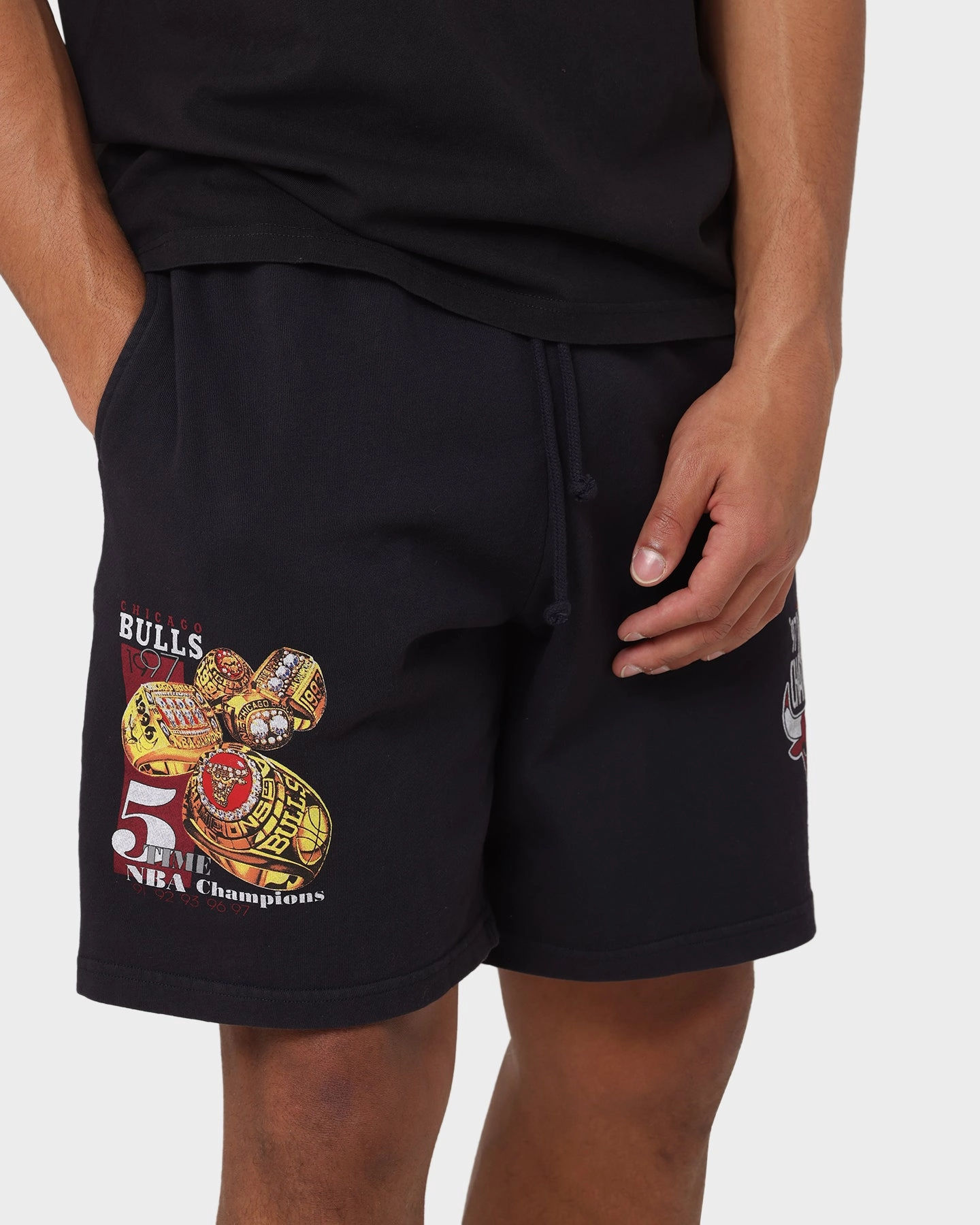 Mitchell & Ness Chicago Bulls 5 Times Champs Fleece Shorts Faded Black ski wear