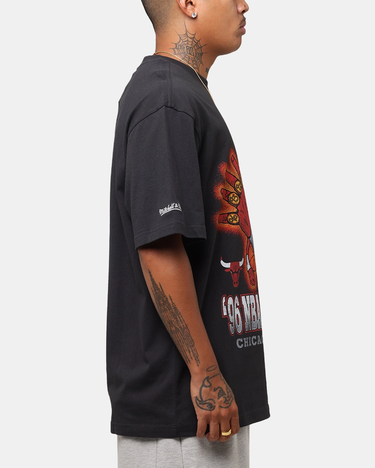 Stretch Fabric Technology Comfy Apparel Mitchell & Ness Chicago Bulls '96 NBA Champs T-Shirt Faded Black