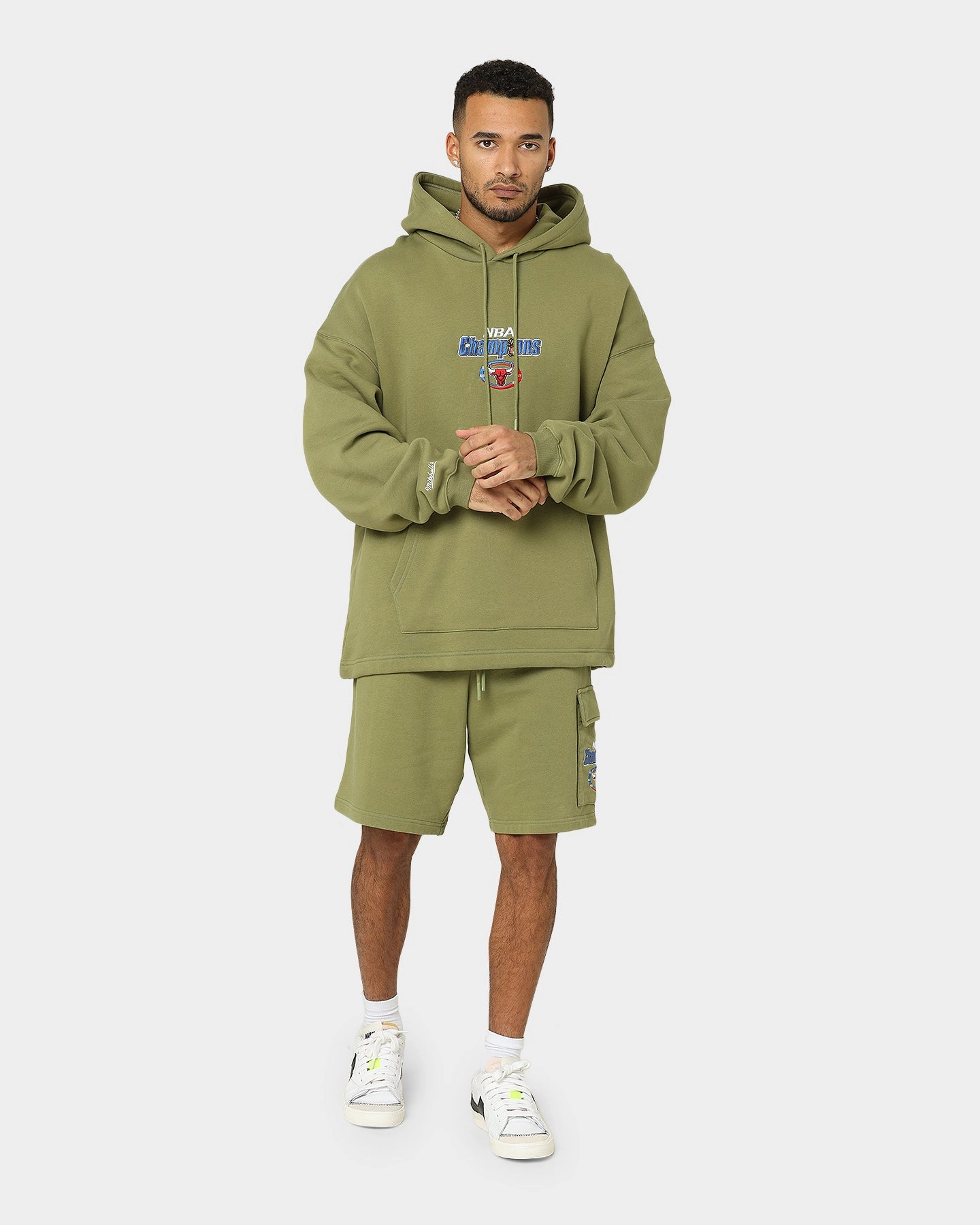 Articulated Sleeves Mitchell & Ness Chicago Bulls Anniversary Hoodie Olive