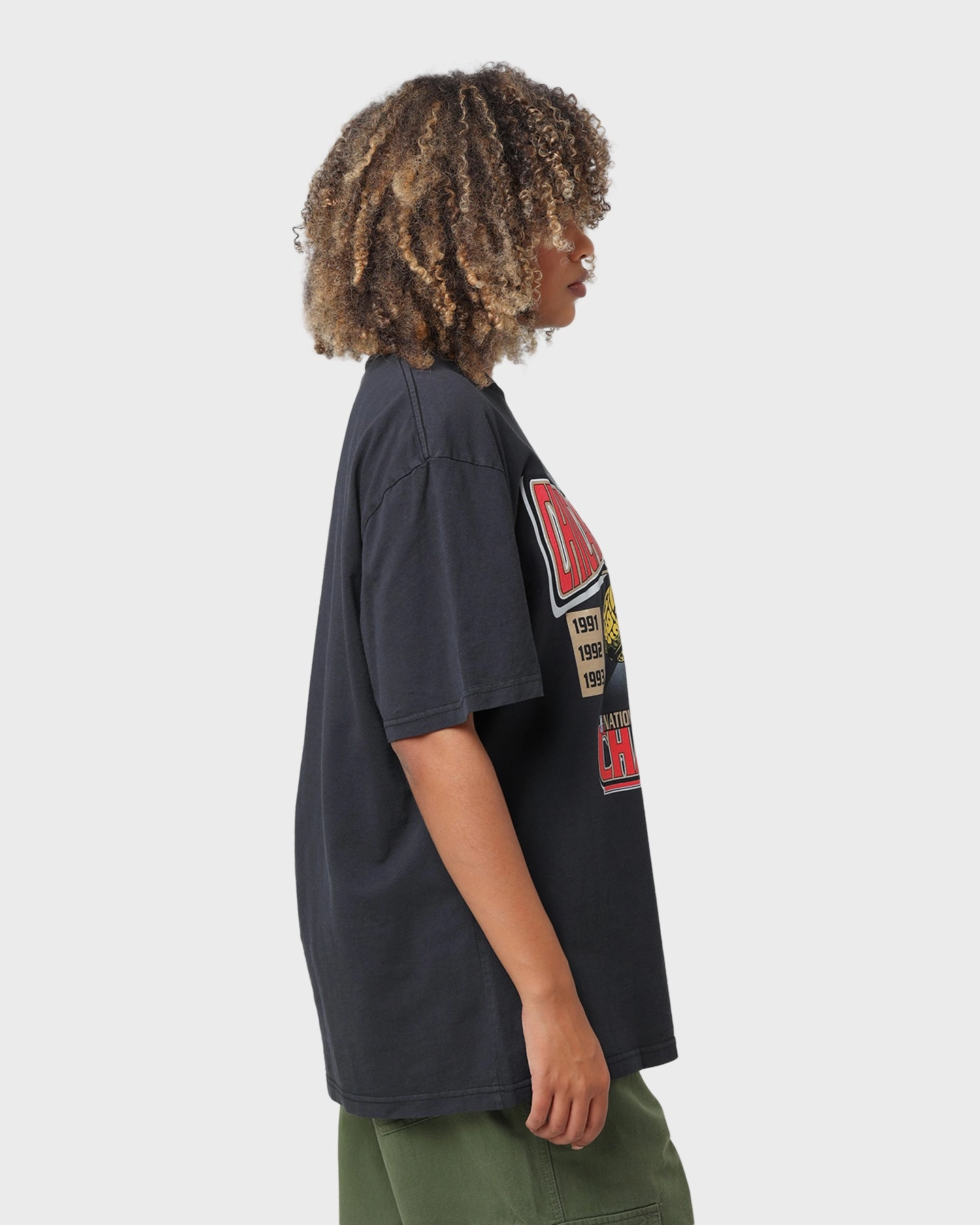 Comfy Wardrobe Mitchell & Ness Chicago Bulls Champion Tour T-Shirt Black