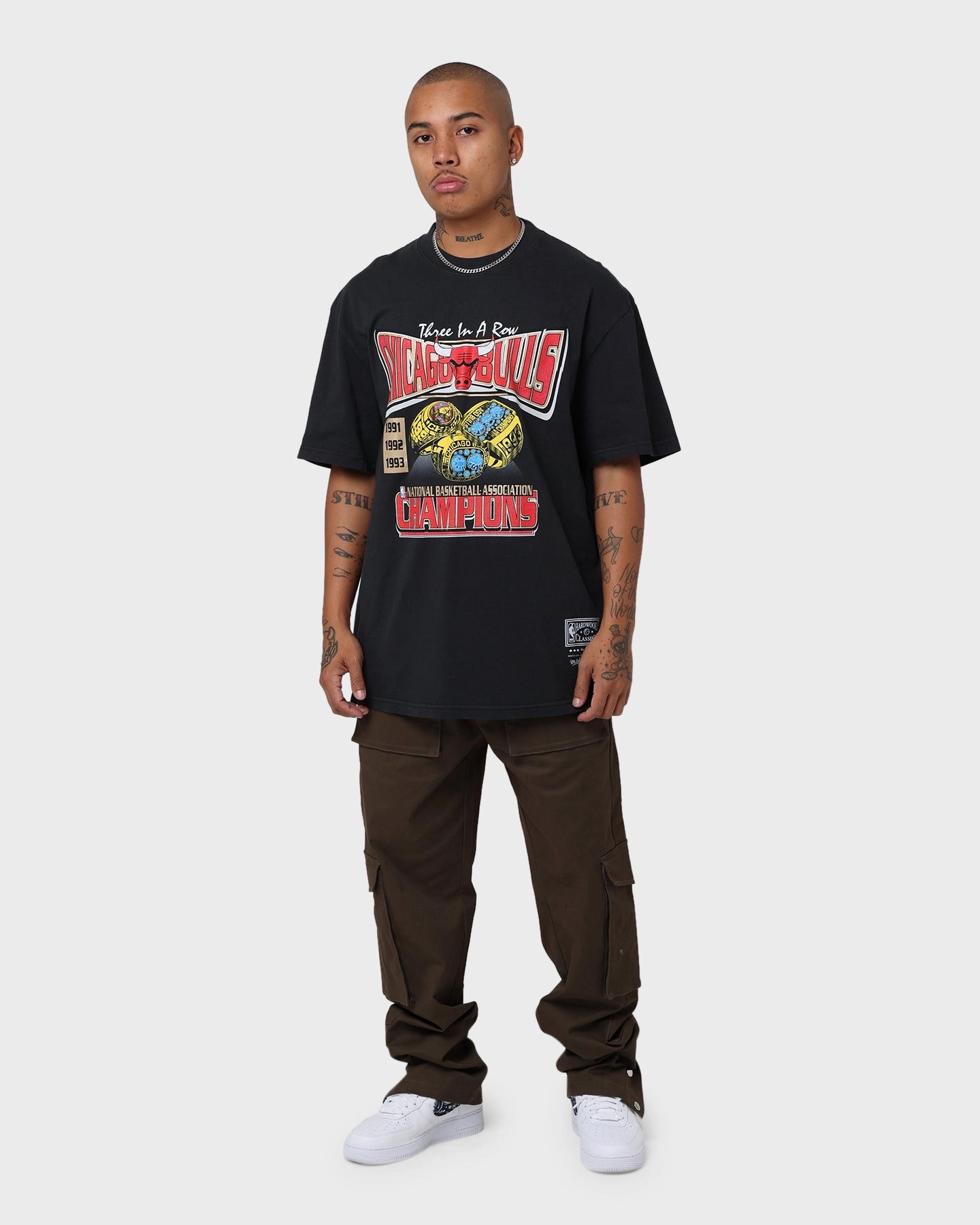 Elegant Mitchell & Ness Chicago Bulls Champion Tour T-Shirt Black