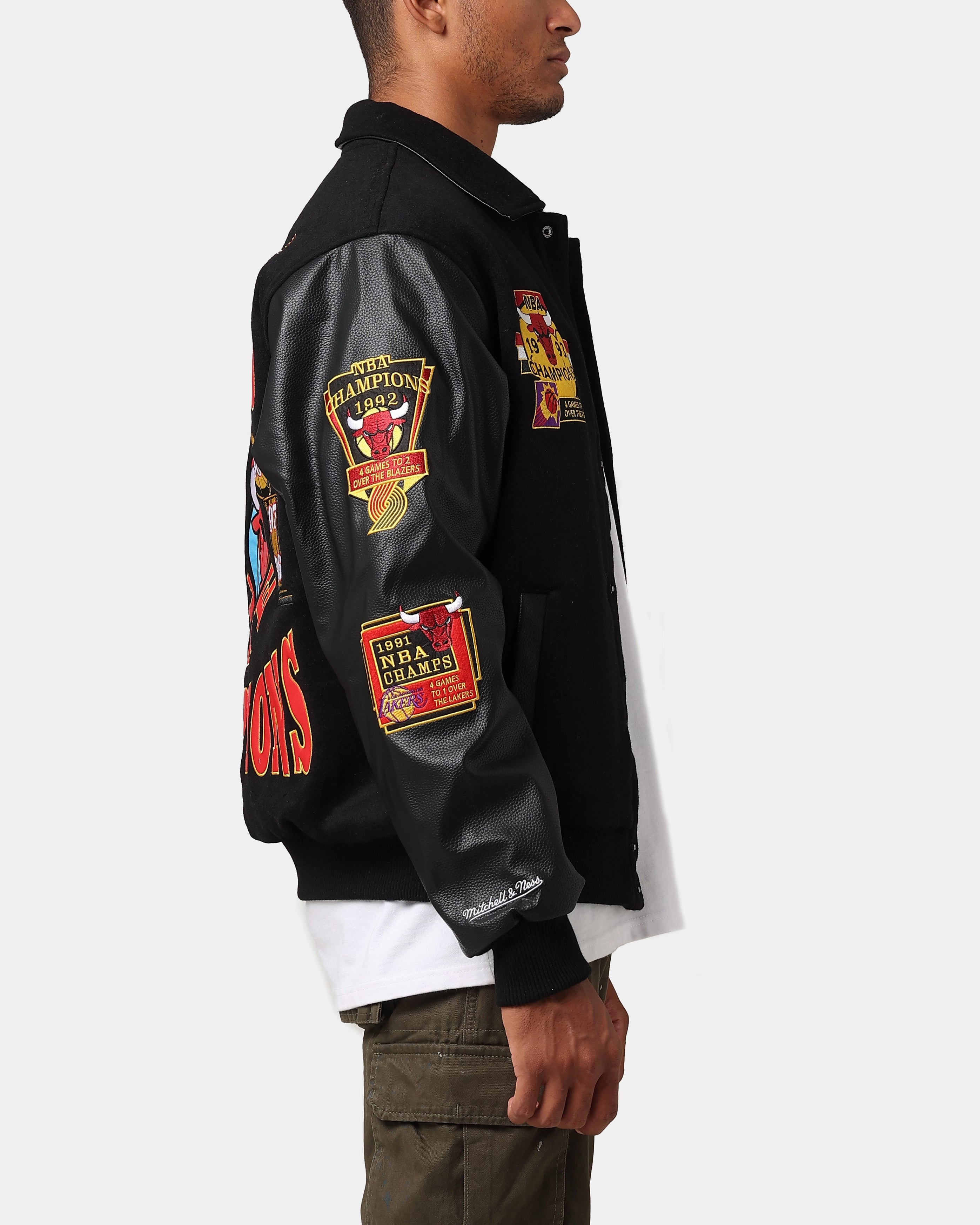 Mitchell & Ness Chicago Bulls Dynasty Jacket Black bike tour