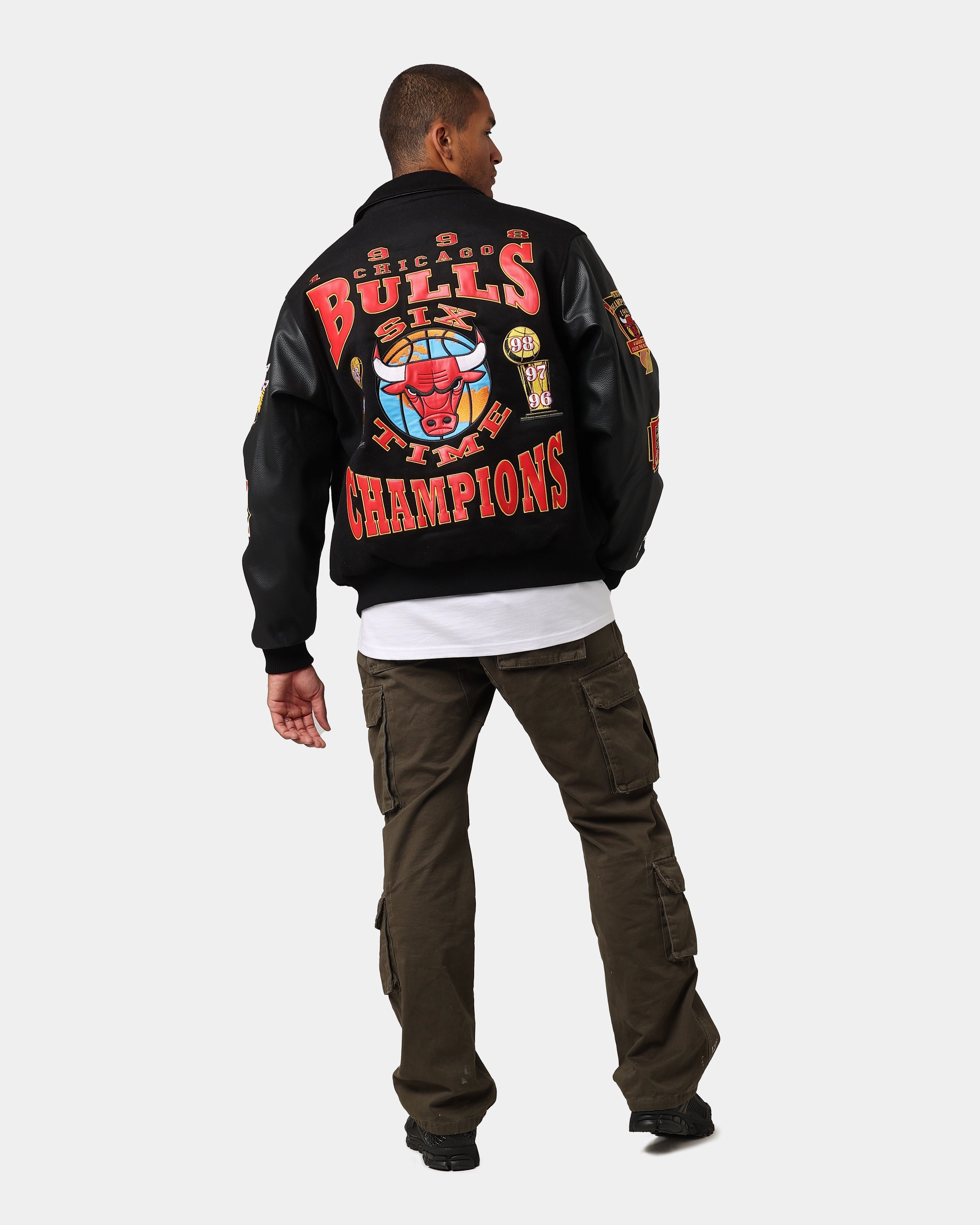 Classic Comfort Mitchell & Ness Chicago Bulls Dynasty Jacket Black
