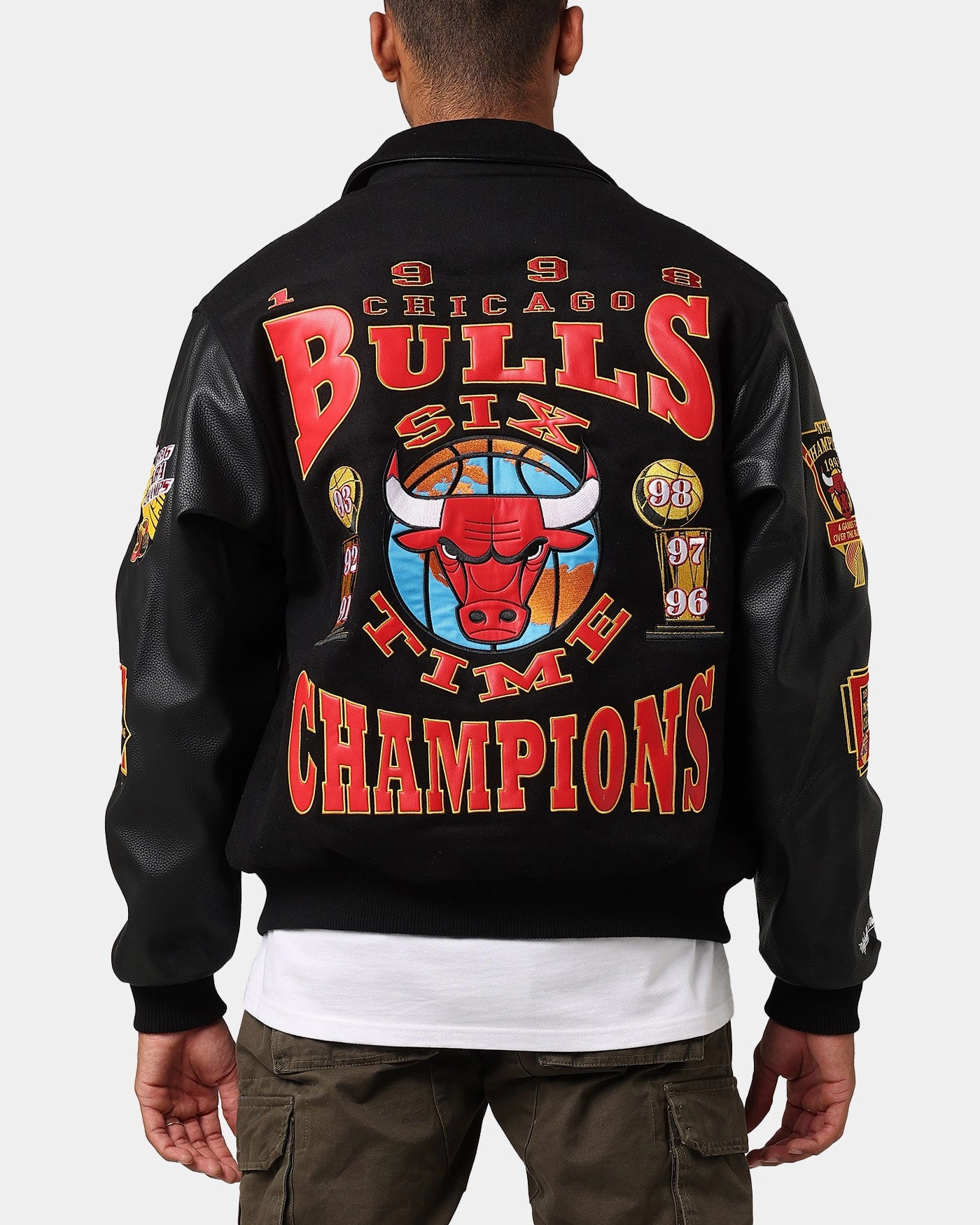 Functional Outerwear Mitchell & Ness Chicago Bulls Dynasty Jacket Black