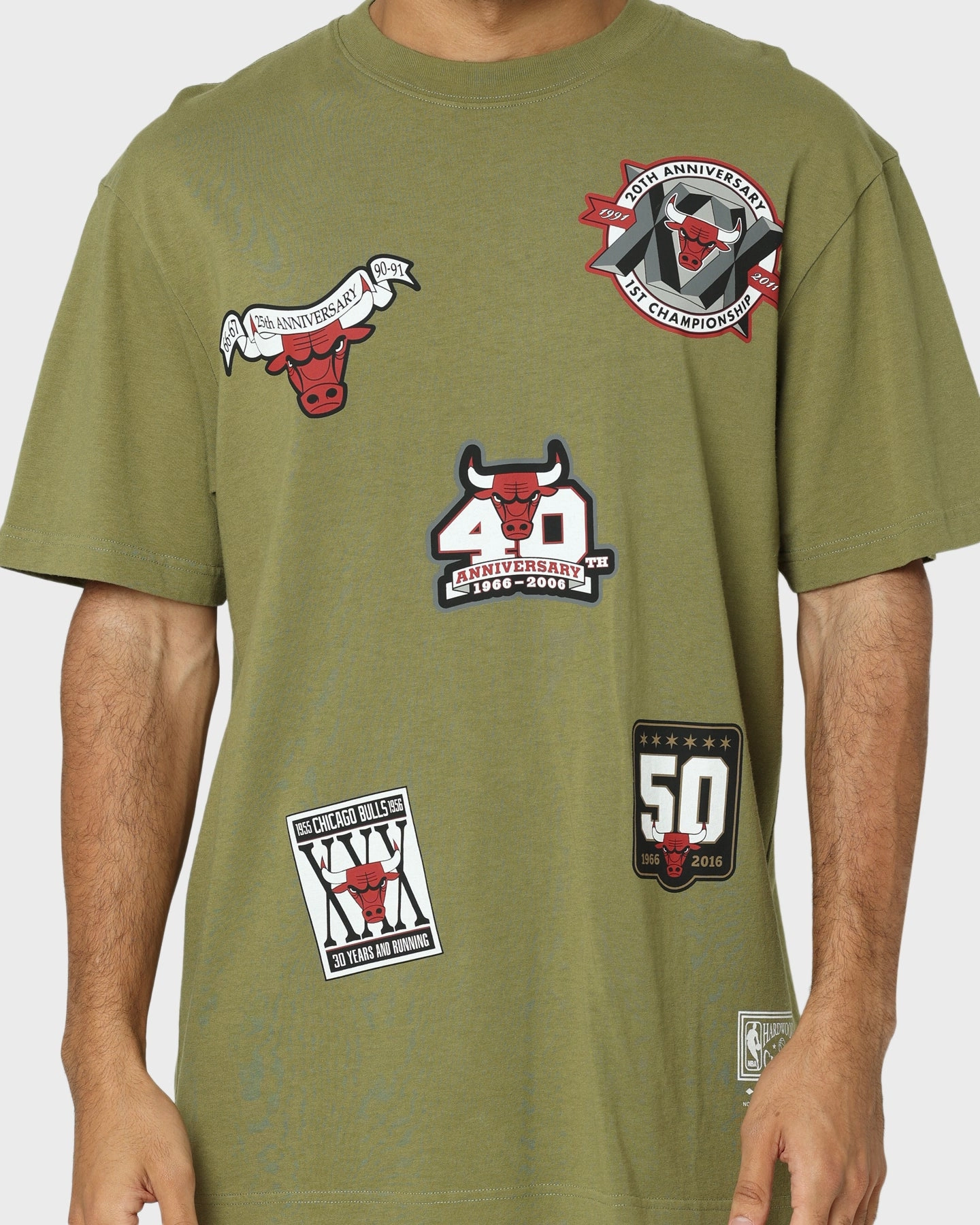 Non Restrictive Cut Mitchell & Ness Chicago Bulls Flight T-Shirt Faded Olive