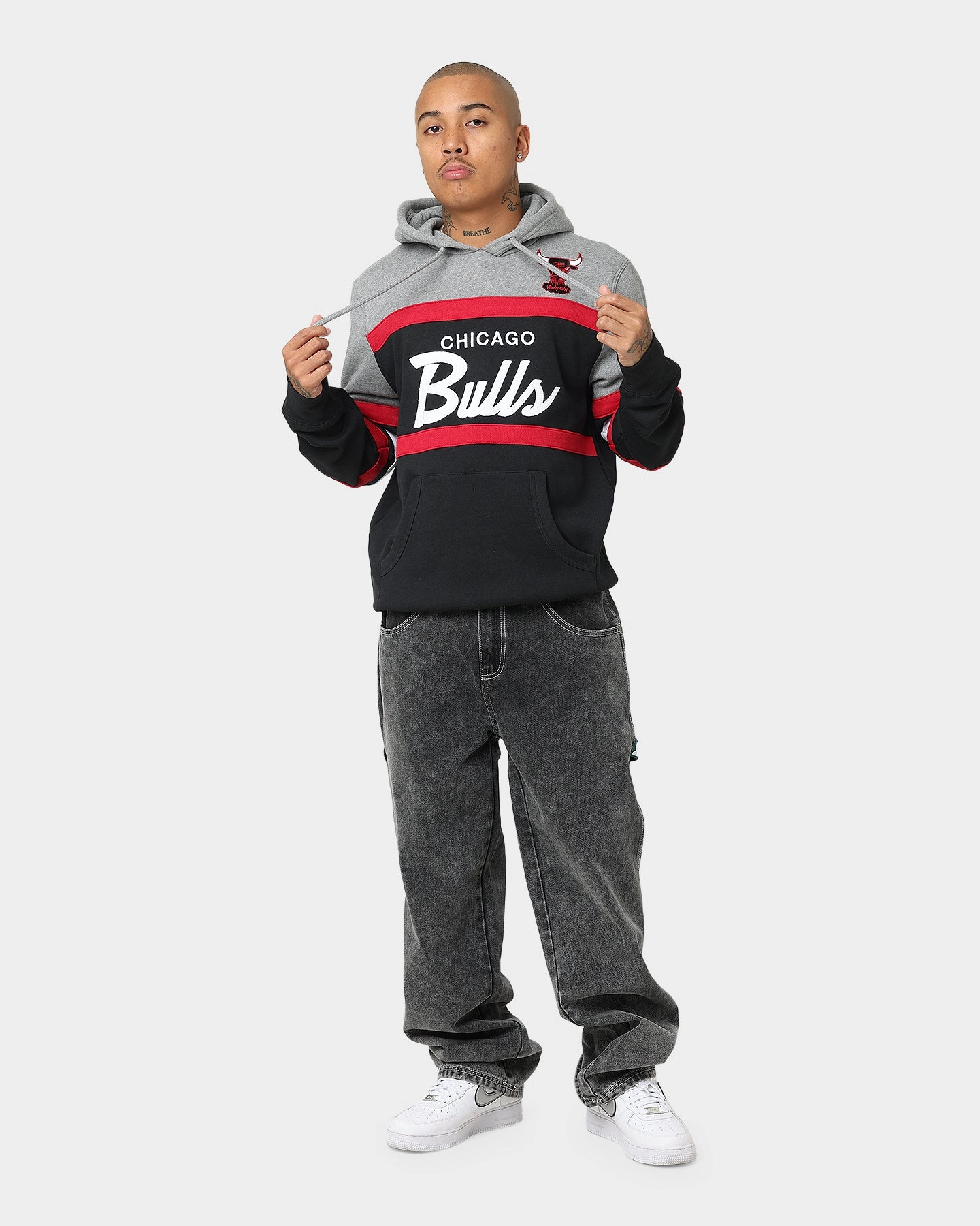 Lightweight Layer Ergonomic Sleeves Mitchell & Ness Chicago Bulls Head Coach Hoodie Black