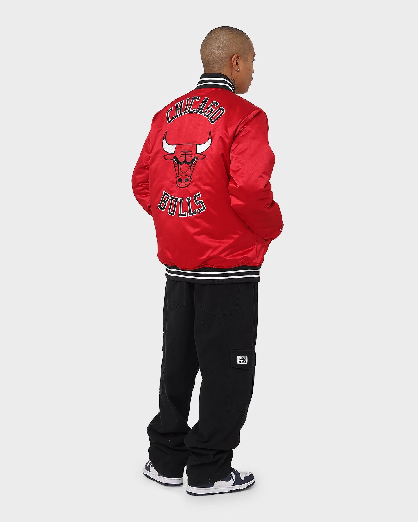 Keep Practical Comfort Mitchell & Ness Chicago Bulls Heavyweight Satin Jacket Scarlet