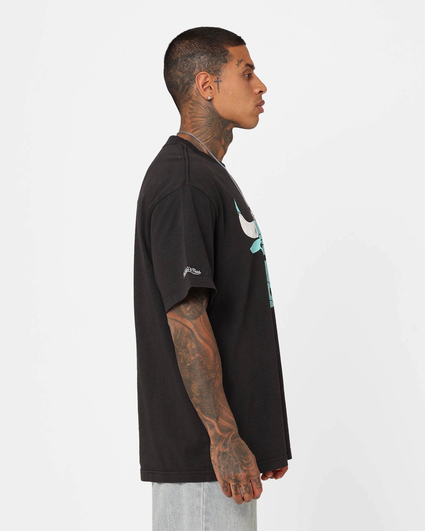 Timeless Design Unisex Mitchell & Ness Chicago Bulls Ice Blue Logo T-Shirt Faded Black