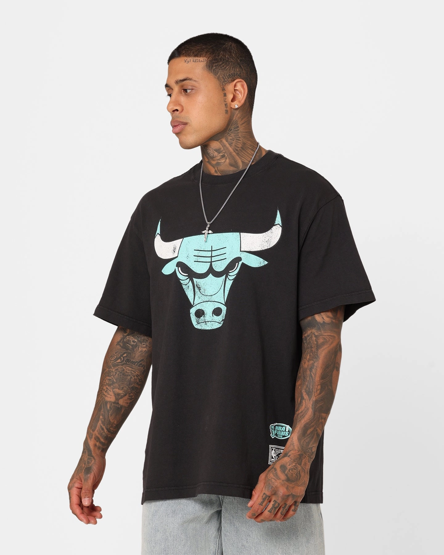 Mitchell & Ness Chicago Bulls Ice Blue Logo T-Shirt Faded Black Outdoor Essentials