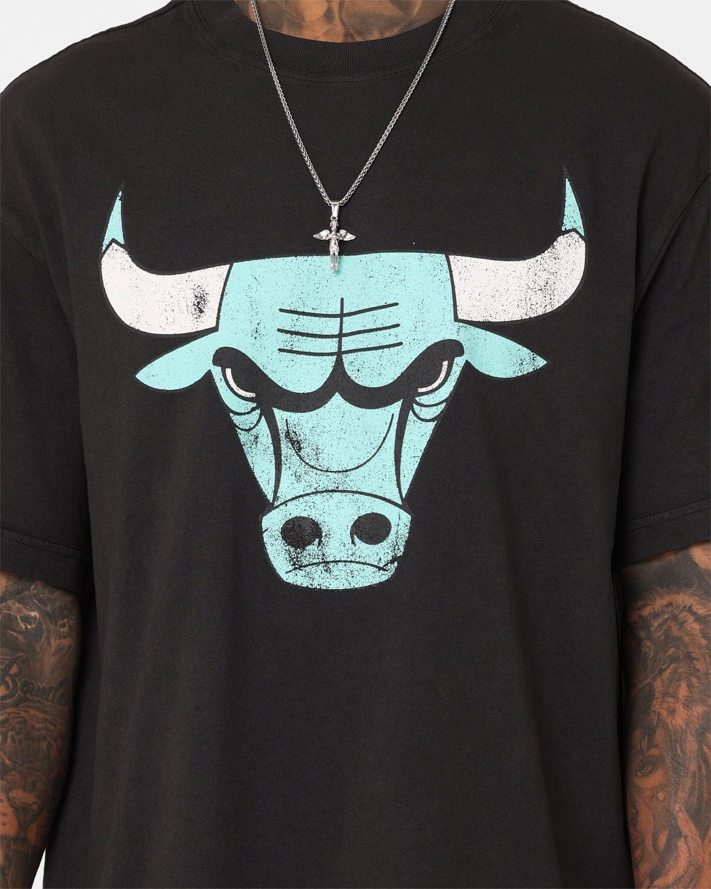 Mitchell & Ness Chicago Bulls Ice Blue Logo T-Shirt Faded Black Everyday Comfort Moisture Wicking Technology