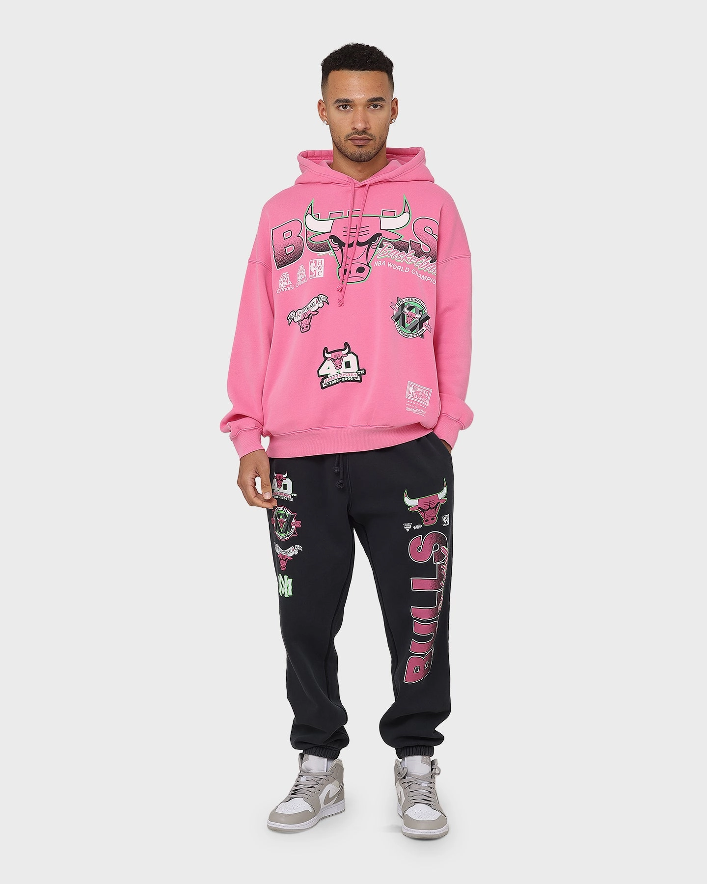 Mitchell & Ness Chicago Bulls Neon Champs Hoodie Neon Pink Street Chic