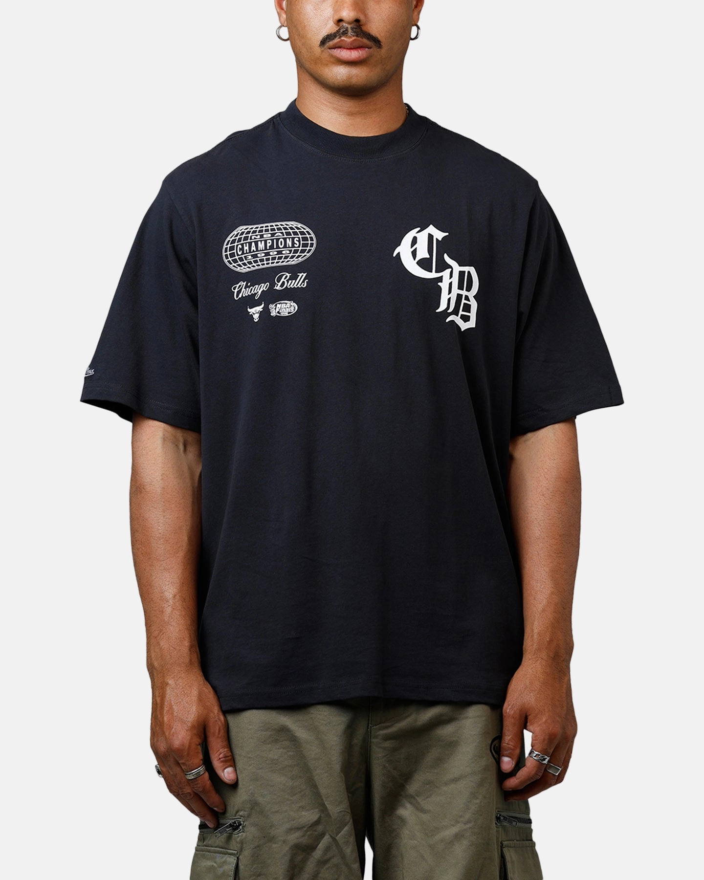 Outdoor Smart Mitchell & Ness Chicago Bulls Roll The Dice T-Shirt Overdyed Black