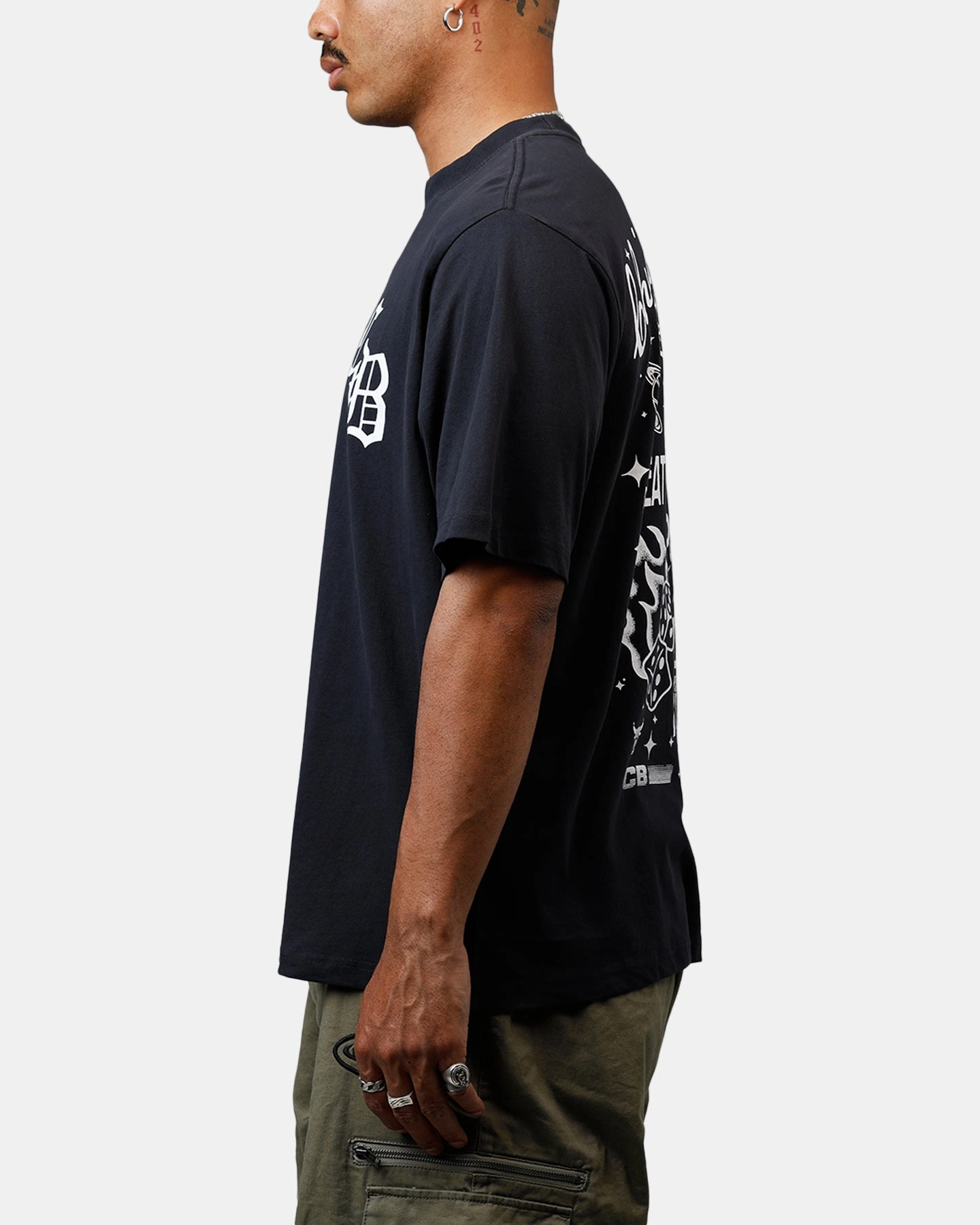Essential Look Mitchell & Ness Chicago Bulls Roll The Dice T-Shirt Overdyed Black