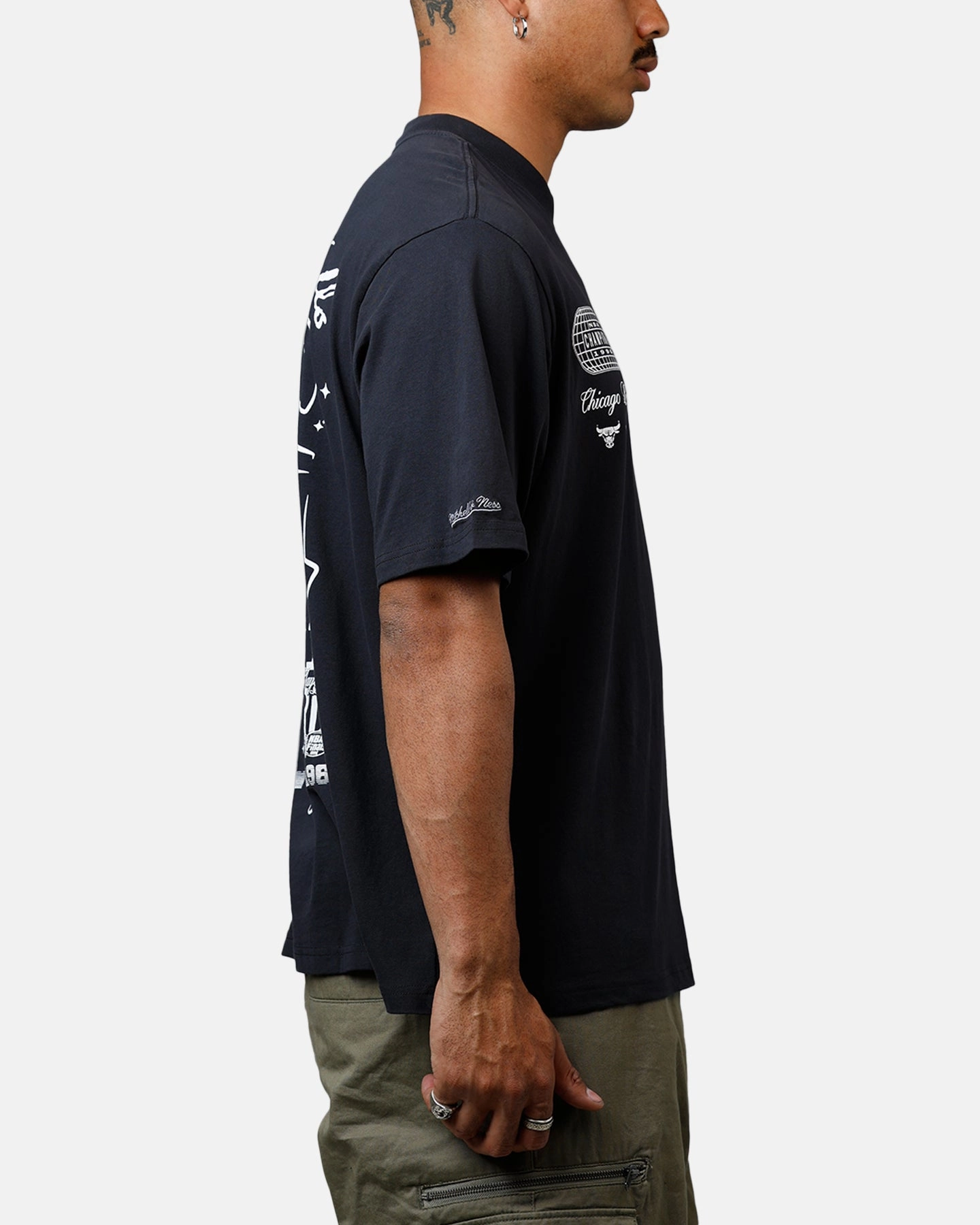 Mitchell & Ness Chicago Bulls Roll The Dice T-Shirt Overdyed Black Friction Free Inner Lining Fashion-Forward