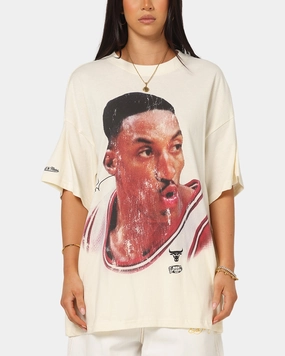 Mitchell & Ness Chicago Bulls Scottie Pippen Big Head T-Shirt Egret soft fit Timeless Wear