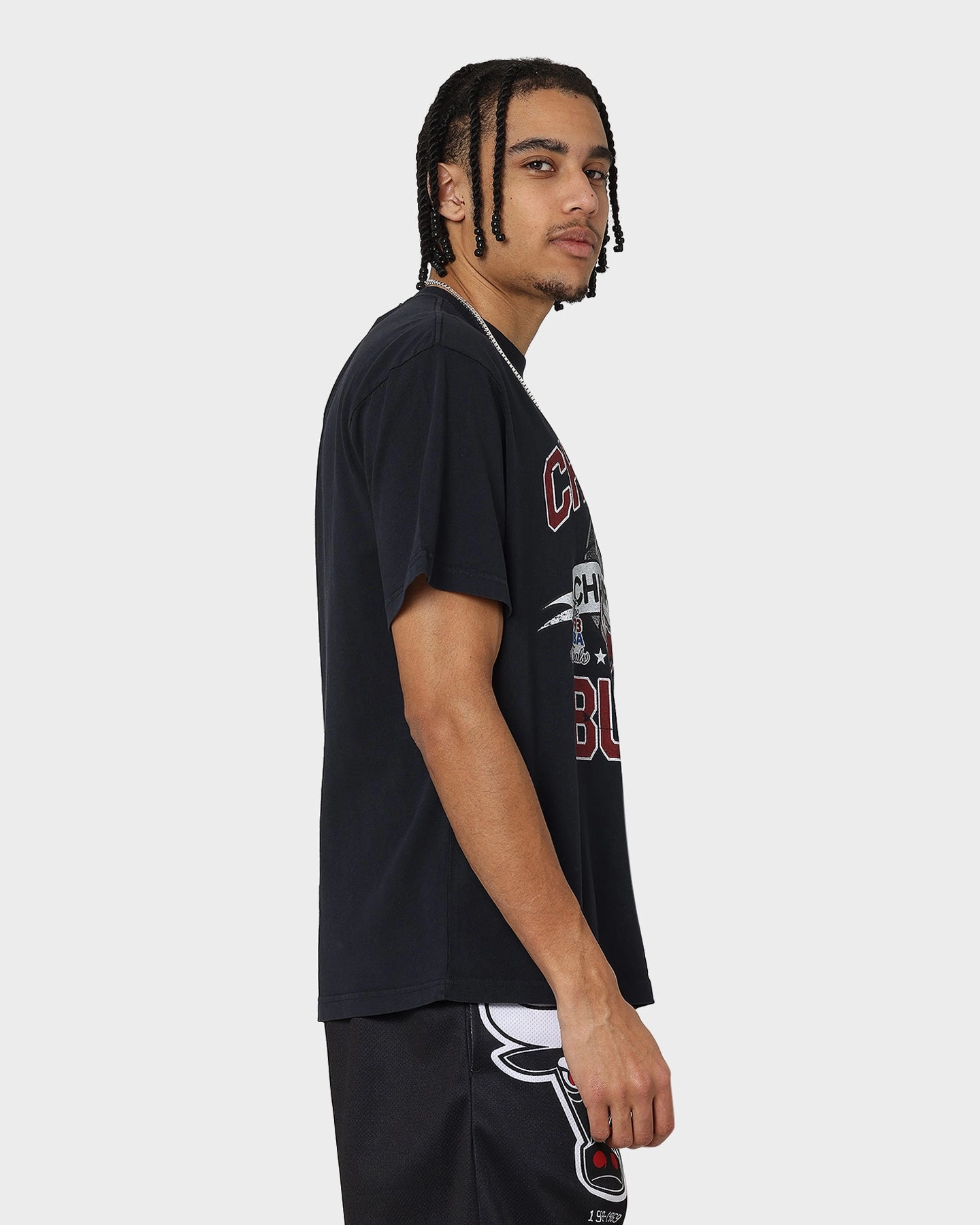 Mitchell & Ness Chicago Bulls Team History Vintage T-Shirt Faded Black Fade Resistant Coating OversizedSilhouette