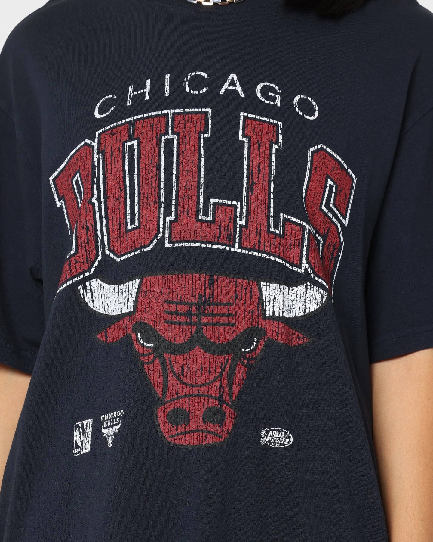 Casual Appeal contrast Mitchell & Ness Chicago Bulls XL Arch Vintage T-Shirt Faded Black