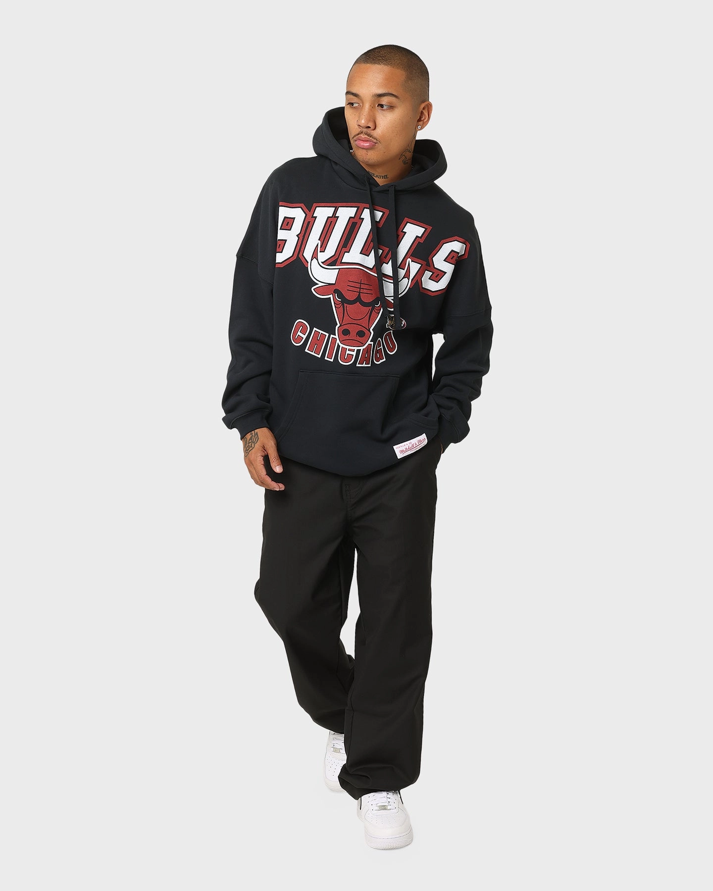 Outdoor Adventure Mitchell & Ness Chicago Bulls XL Invert Arch Vintage Hoodie Faded Black