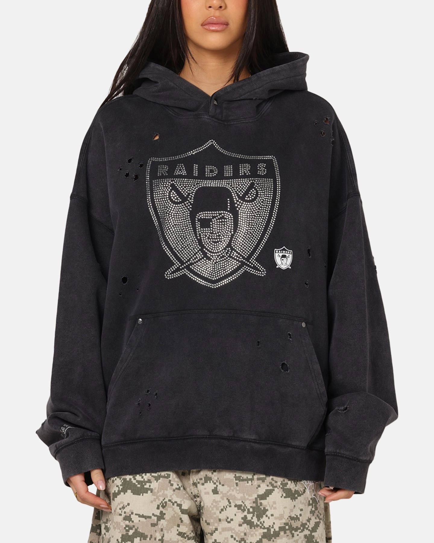 Mitchell & Ness Las Vegas Raiders Distressed Rhinestone Logo Hoodie Faded Black Magnetic Closure Details