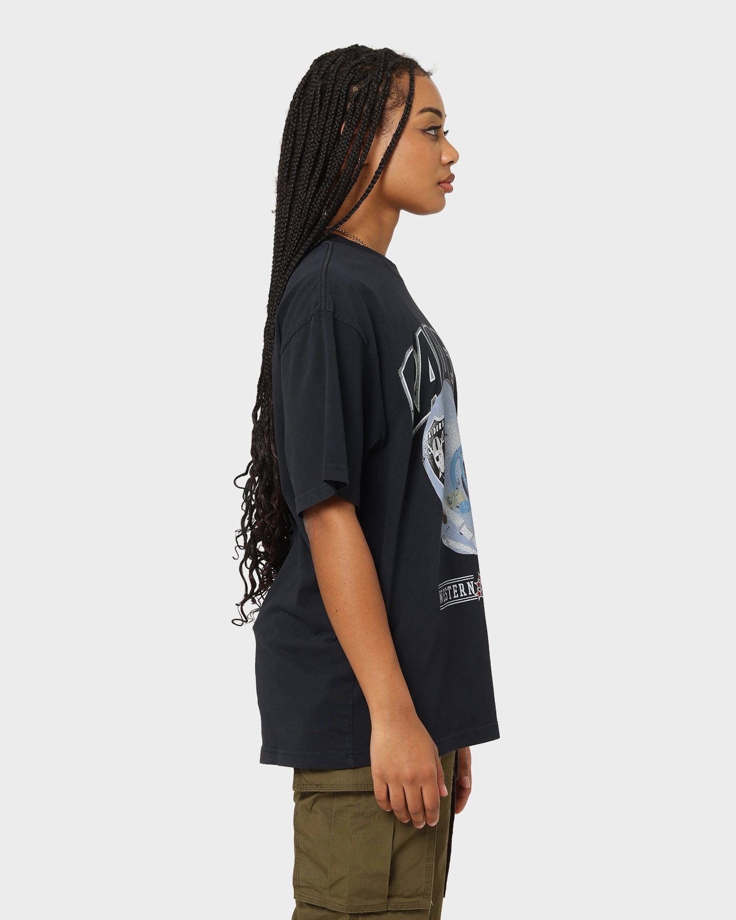 Mitchell & Ness Las Vegas Raiders Helmet Vintage T-Shirt Faded Black No Slip Shoulder Design