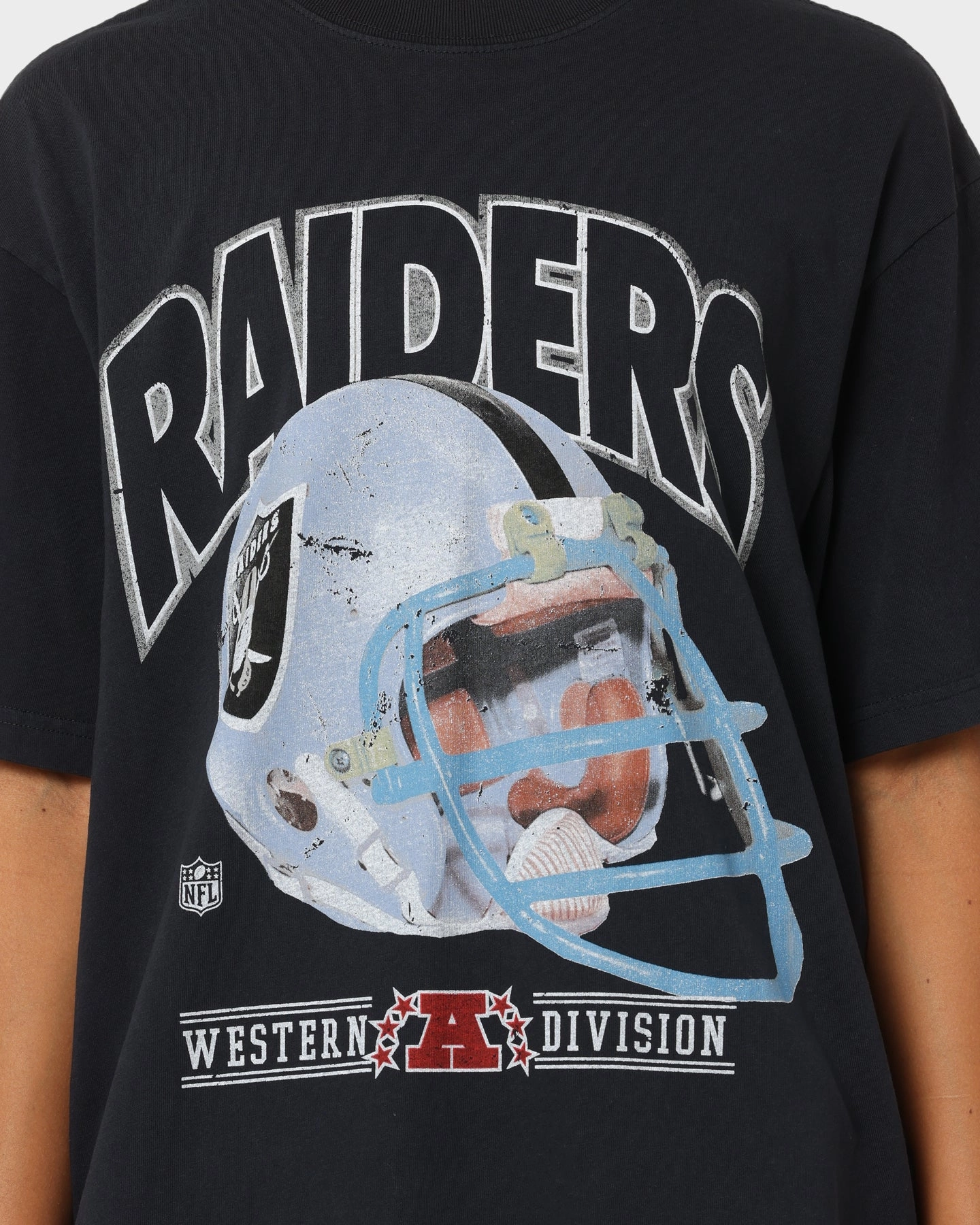 Mitchell & Ness Las Vegas Raiders Helmet Vintage T-Shirt Faded Black Premium Material