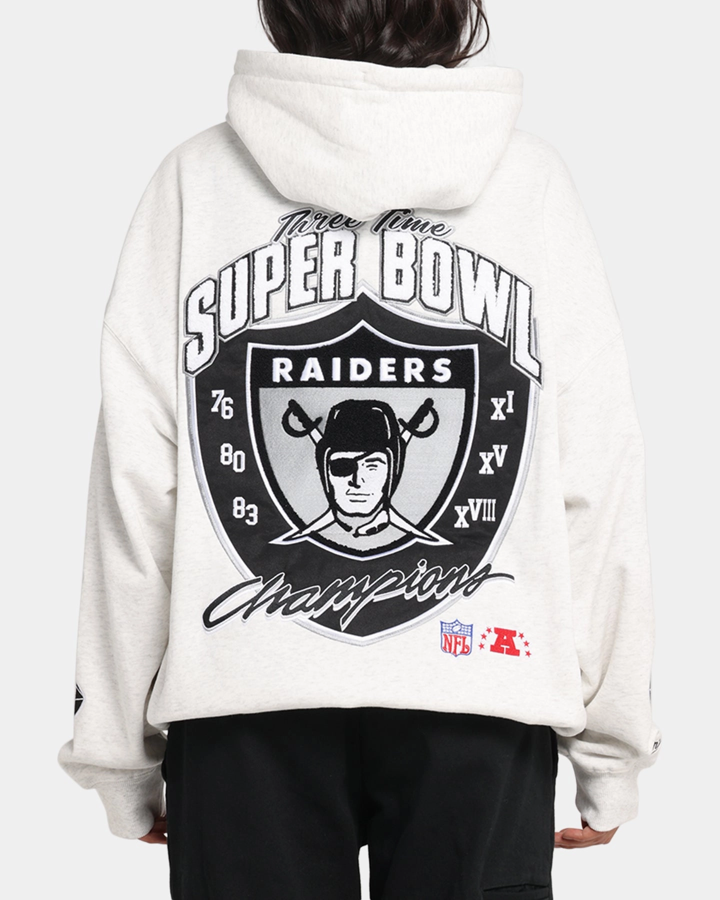 gym - goers Mitchell & Ness Las Vegas Raiders National Champions Hoodie Silver Marle