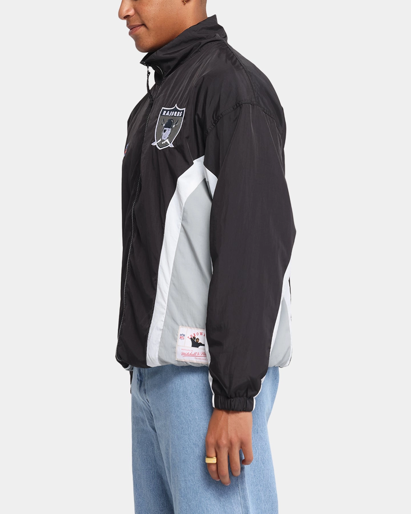 Mitchell & Ness Las Vegas Raiders Nylon Track Jacket Black/Grey Reflective details Modern Style