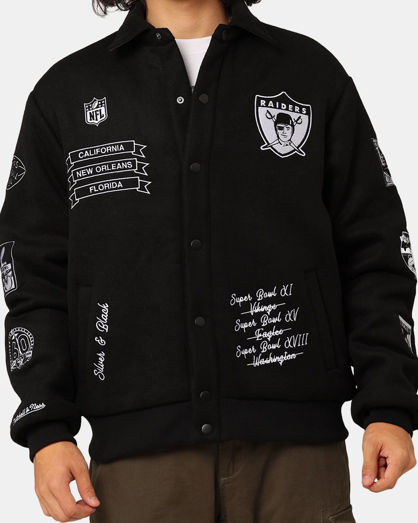Ergonomic Shoulder Panels Mitchell & Ness Las Vegas Raiders Super Bowl Champs Jacket Black