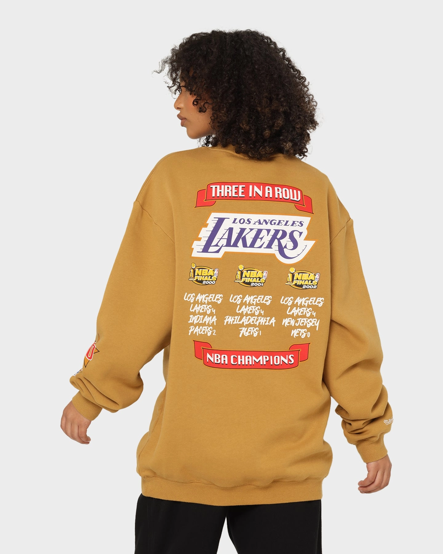 ExpandableSideGussets Mitchell & Ness Los Angeles Lakers 3-Peat Crewneck Bone Brown