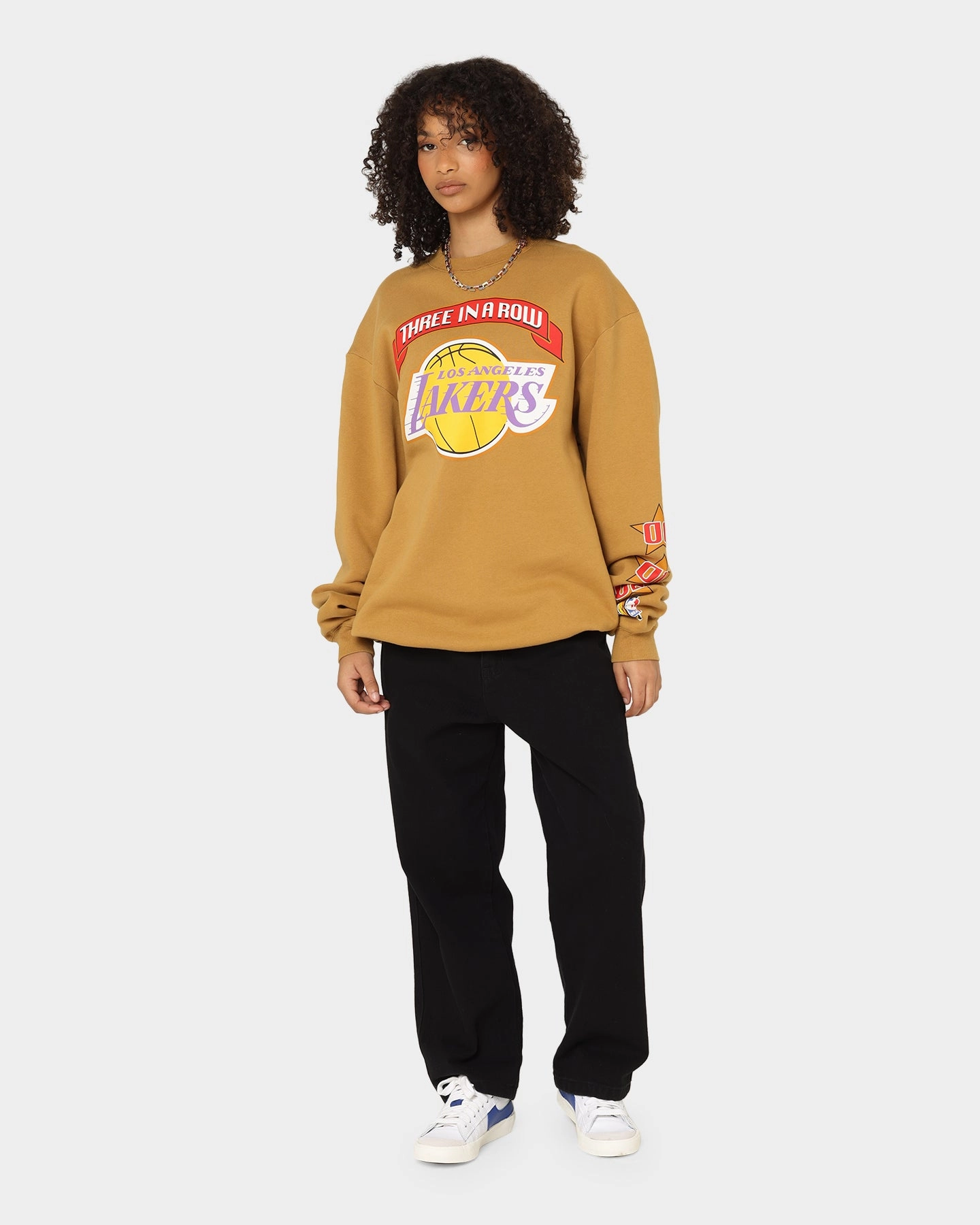 Mitchell & Ness Los Angeles Lakers 3-Peat Crewneck Bone Brown Regular Fit Cut Odor Resistant
