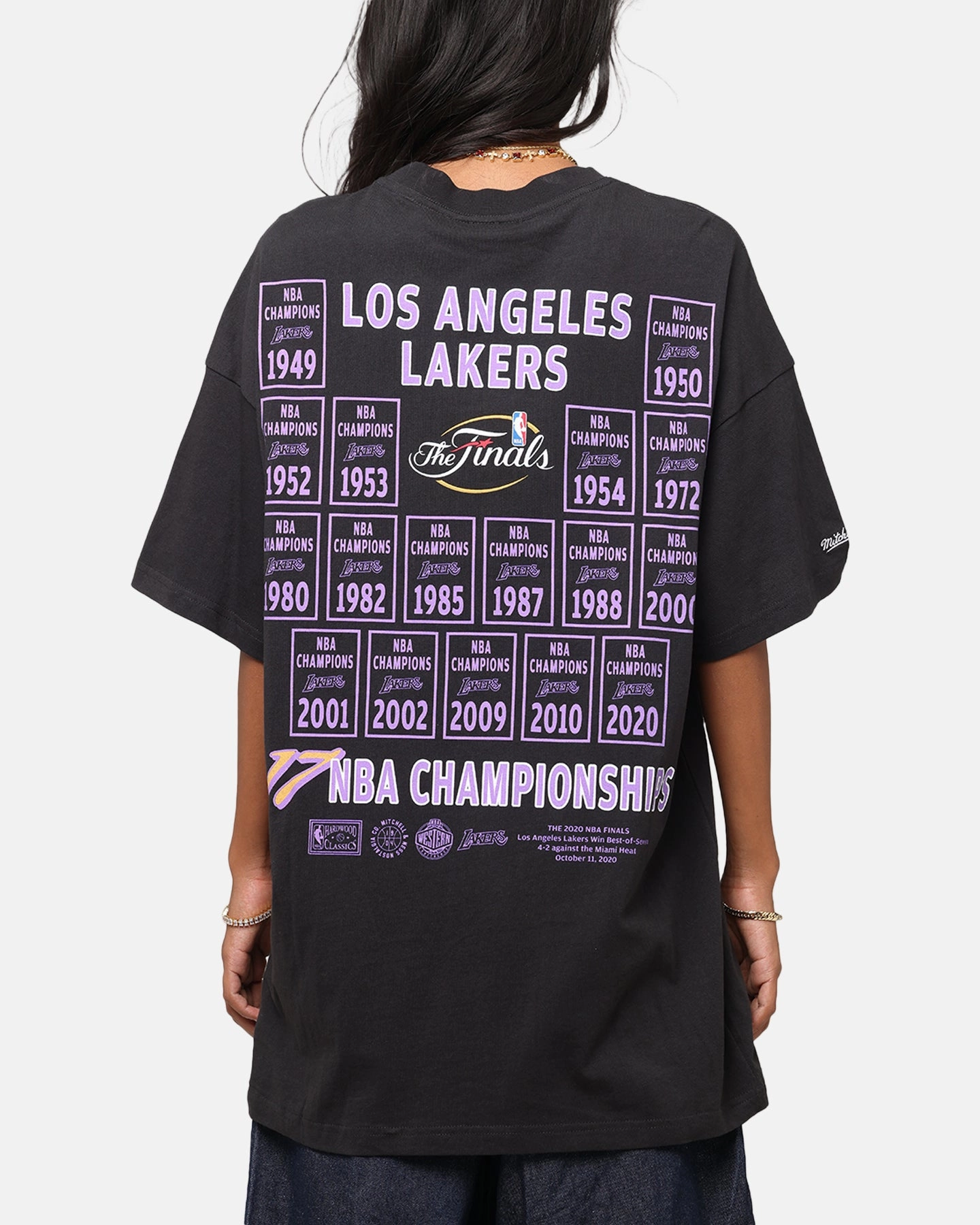 Minimal Trend Durable Knit Structure Mitchell & Ness Los Angeles Lakers Champions Report "Champ Pack" T-Shirt Faded Black