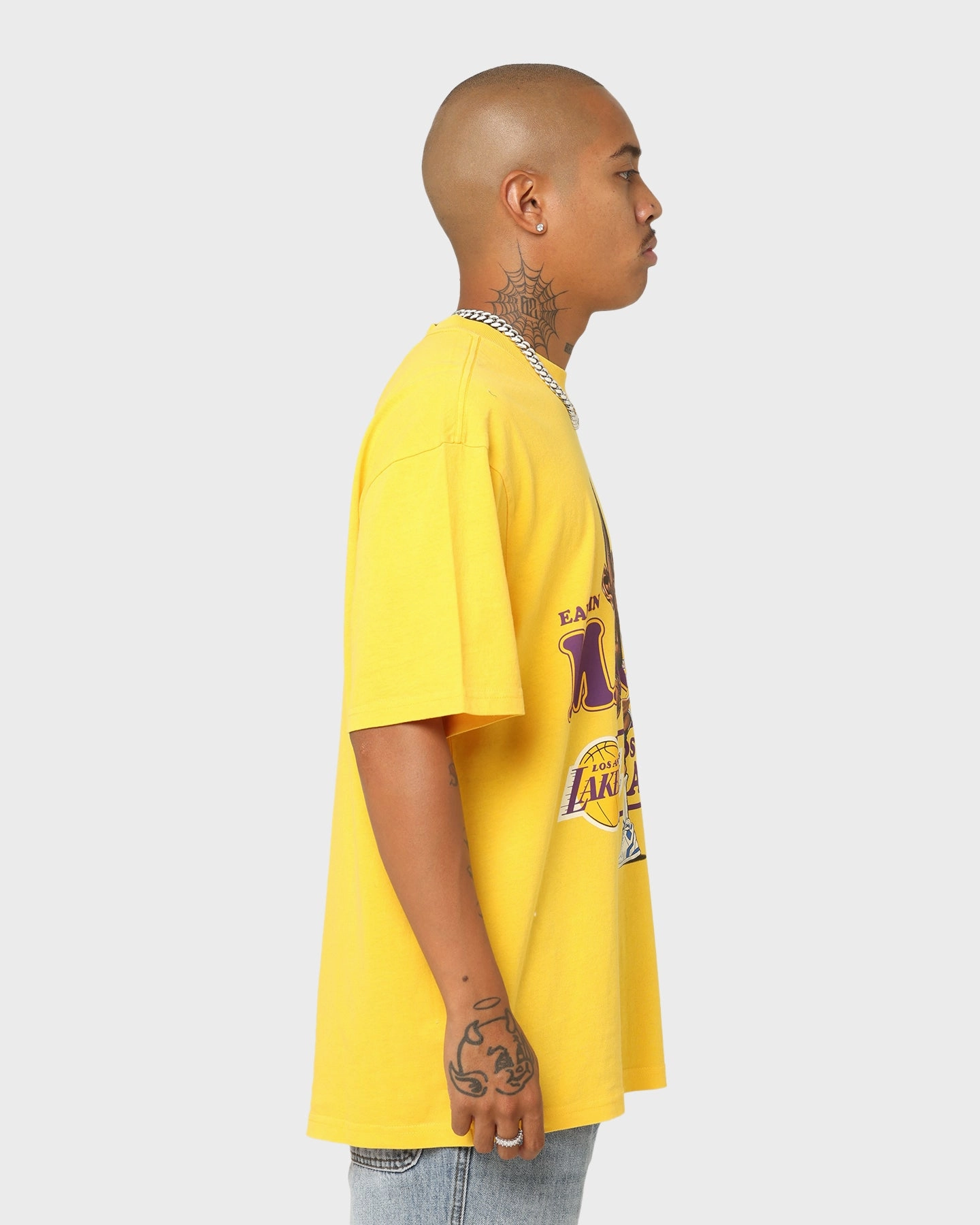All-day style Mitchell & Ness Los Angeles Lakers Earvin "Magic" Johnson Caricature Vintage T-Shirt Faded Yellow