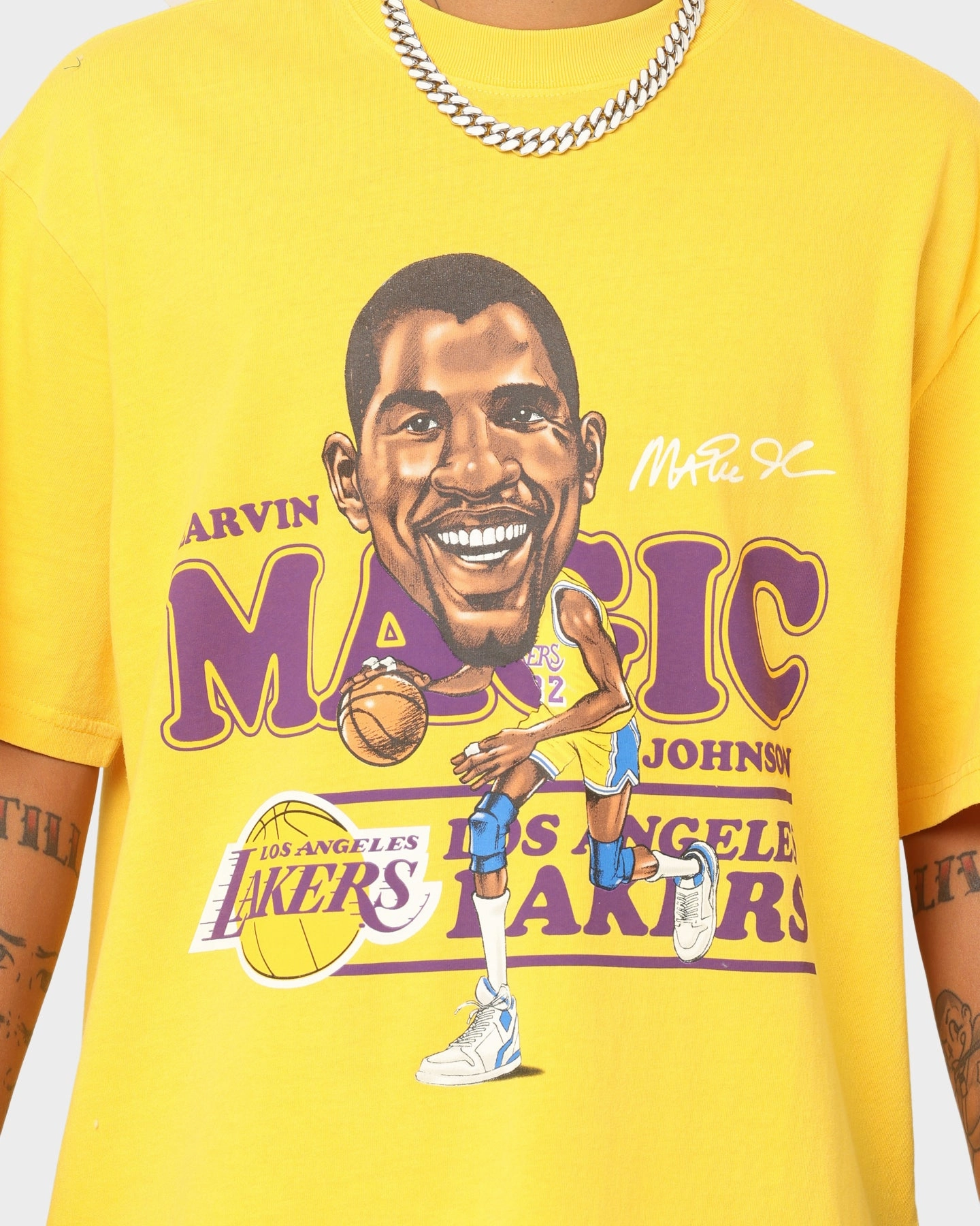 Chilly Weather Style Mitchell & Ness Los Angeles Lakers Earvin "Magic" Johnson Caricature Vintage T-Shirt Faded Yellow