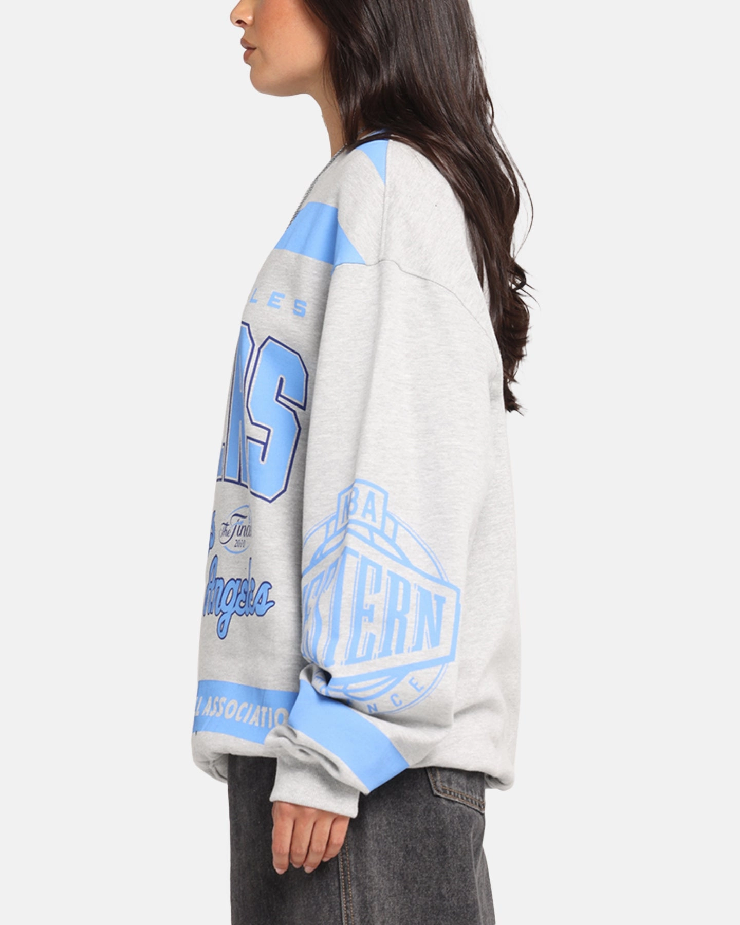 Monochrome Look Survival Use Mitchell & Ness Los Angeles Lakers Letterform Crewneck Grey Marle