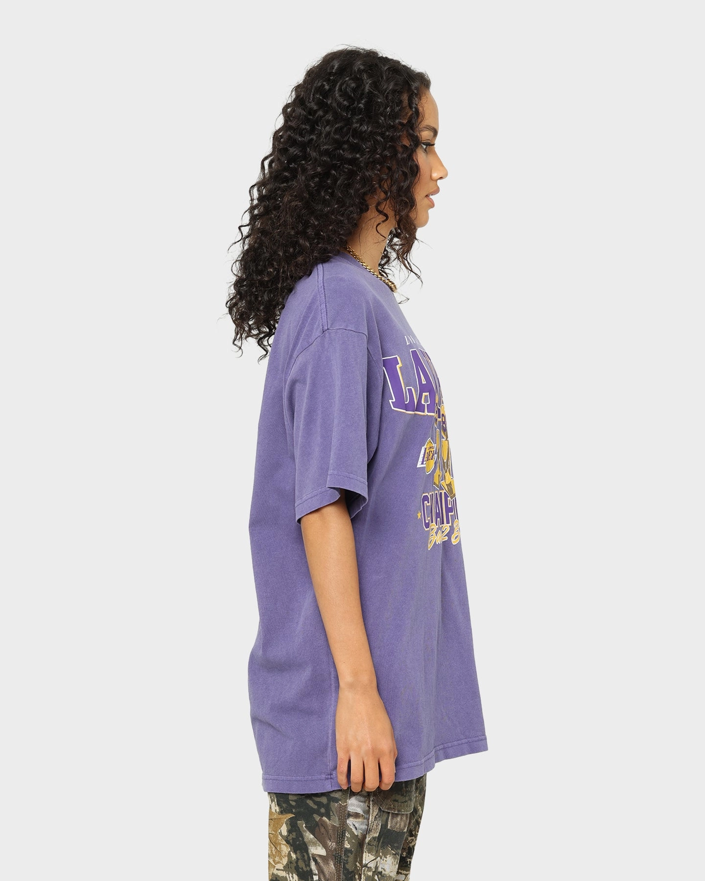 Mitchell & Ness Los Angeles Lakers Vintage Champs Trophy T-Shirt Faded Purple Perfect Layer Wear Light and Breezy